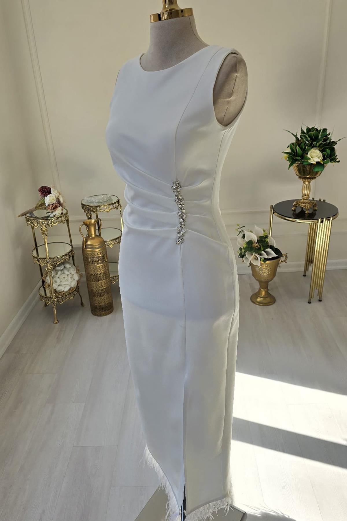Beyaz Beli Taşlı Otrişli Elbise 8276