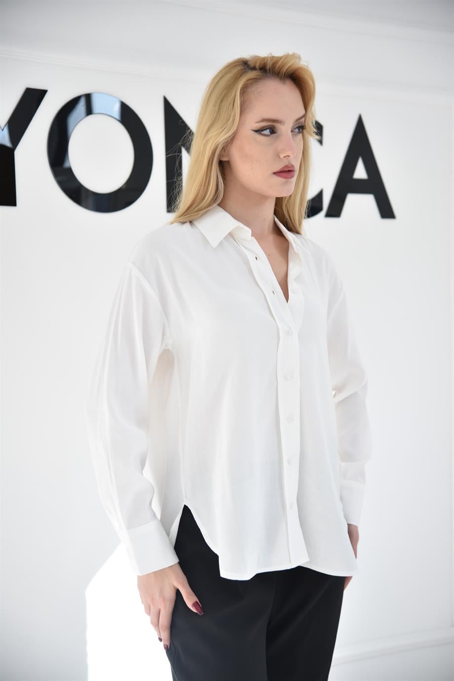 Beyaz Oversize Düğmeli Gömlek 3005