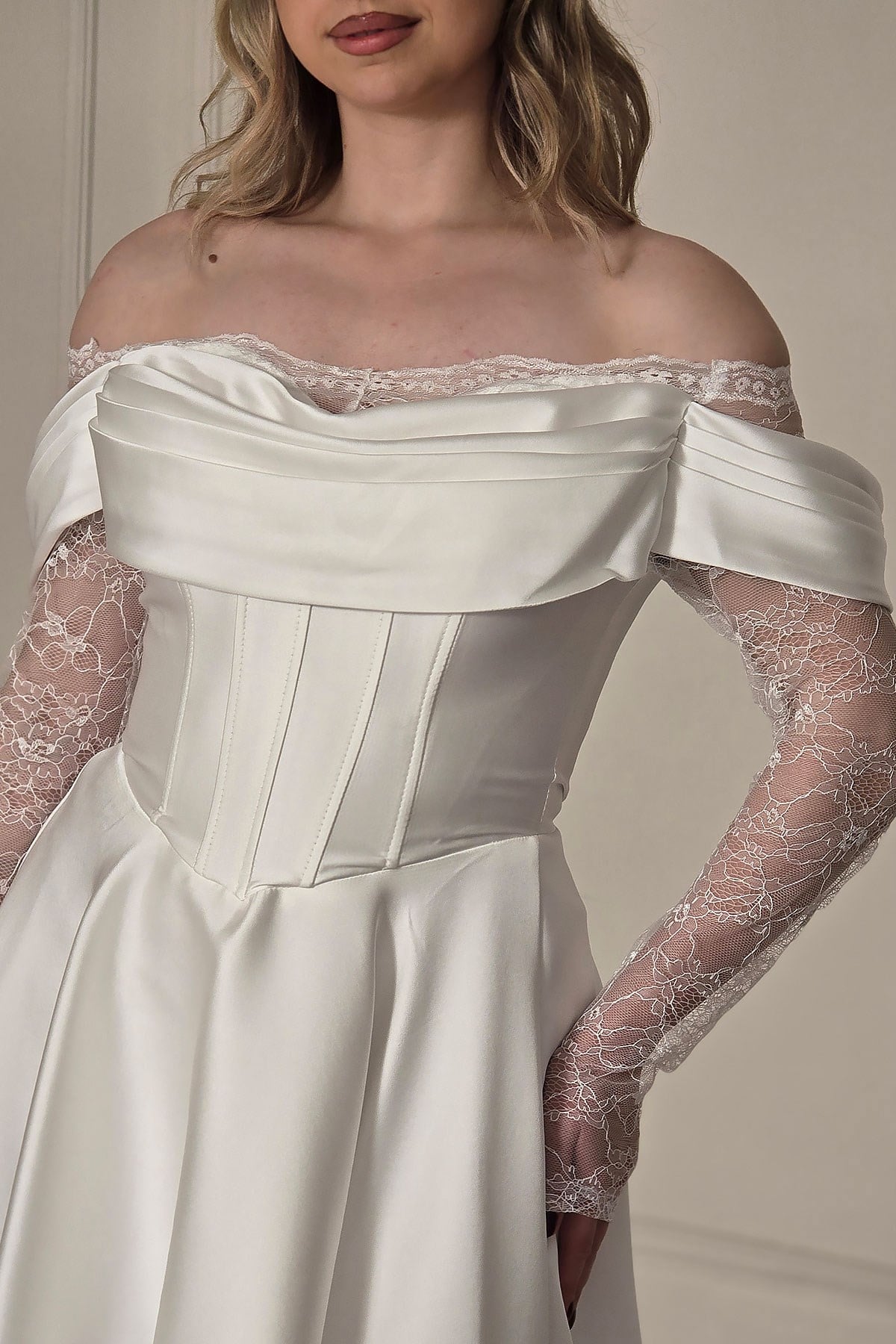 Beyaz Saten Drapeli Midi Abiye 6015