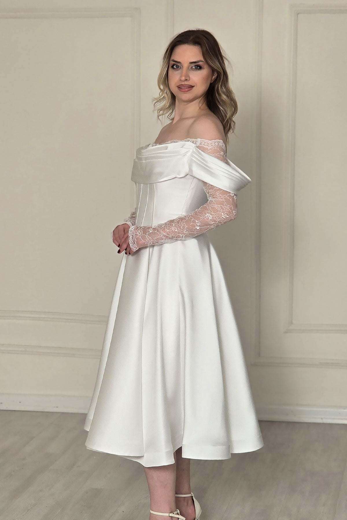 Beyaz Saten Drapeli Midi Abiye 6015