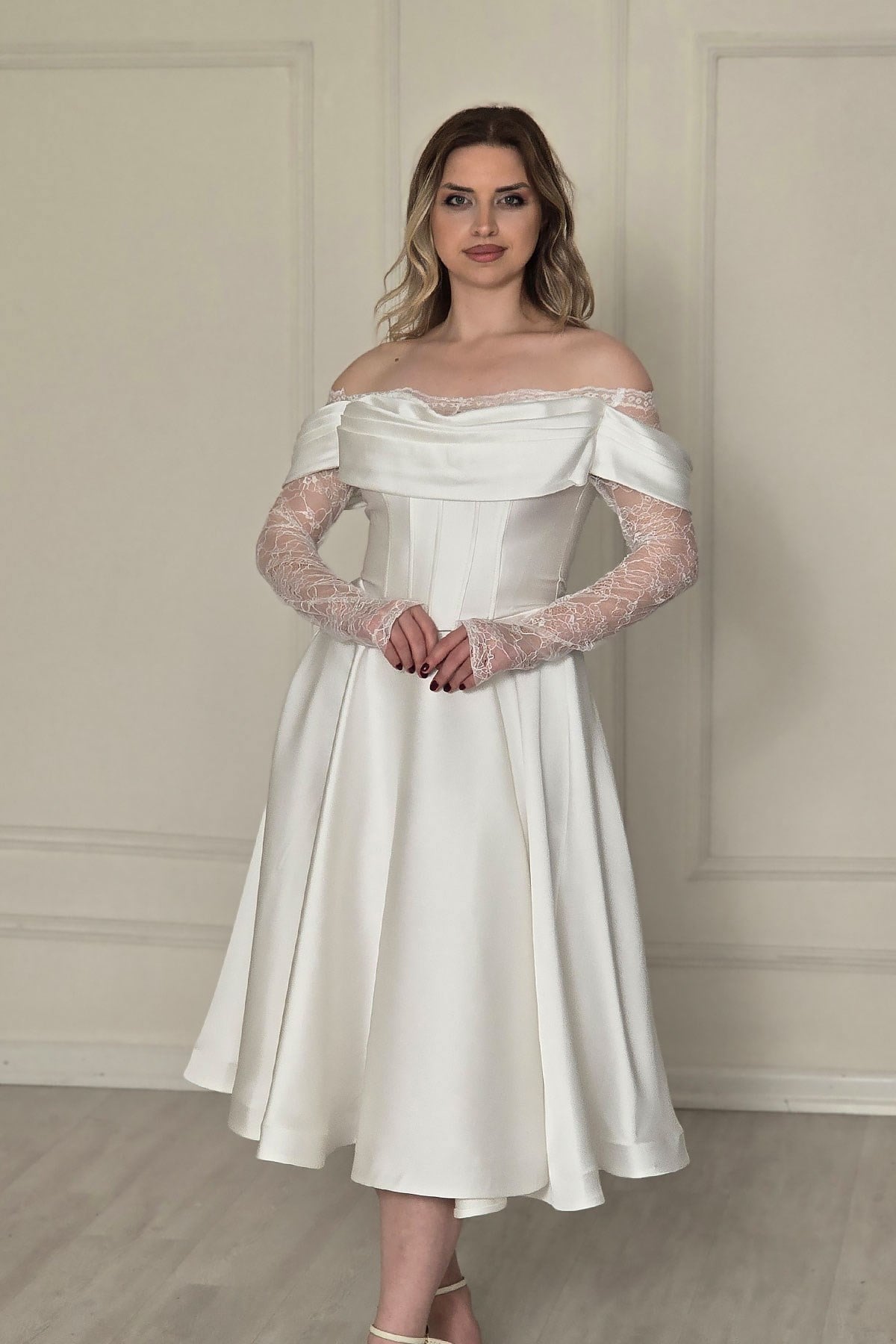 Beyaz Saten Drapeli Midi Abiye 6015