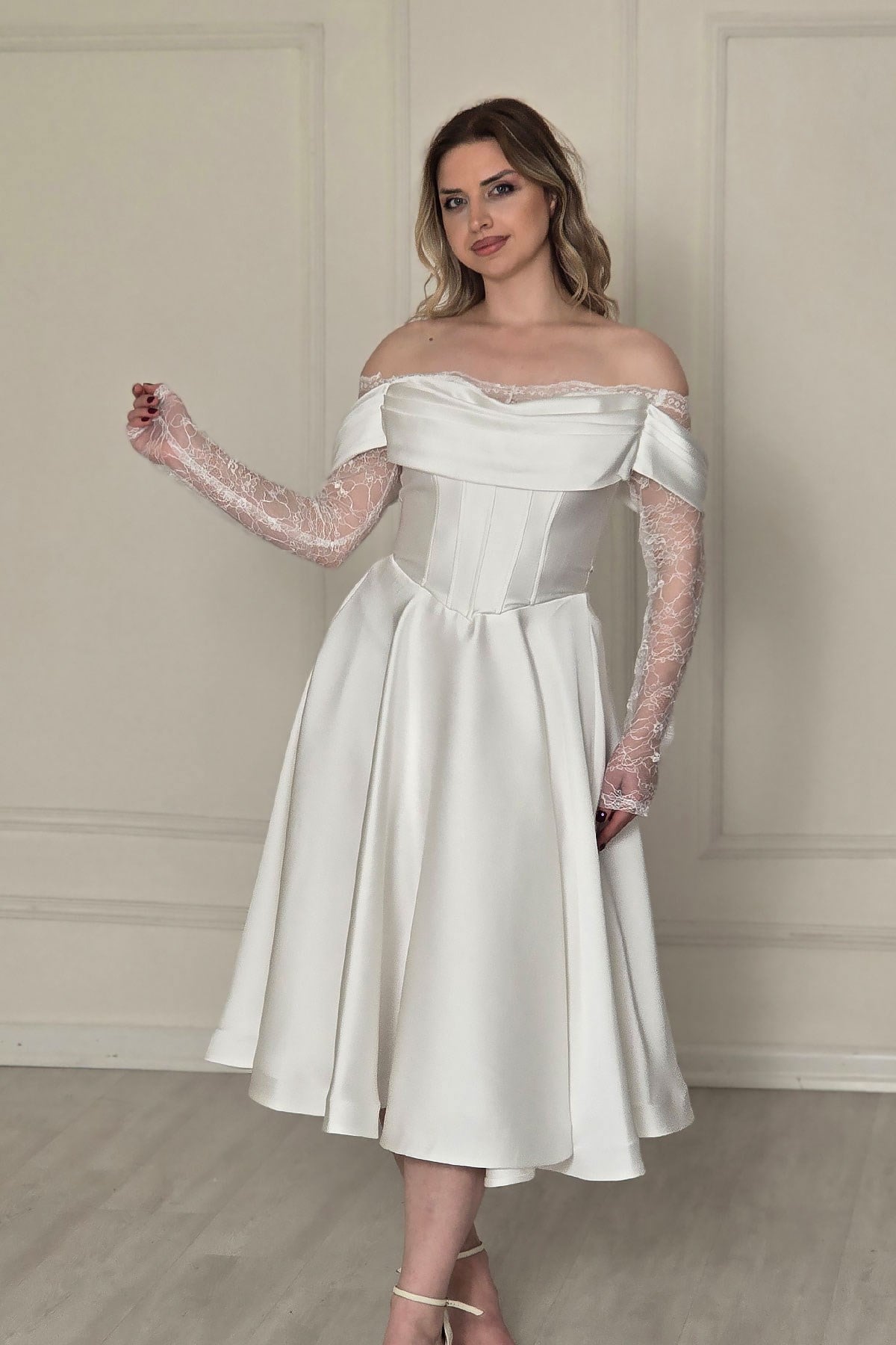 Beyaz Saten Drapeli Midi Abiye 6015