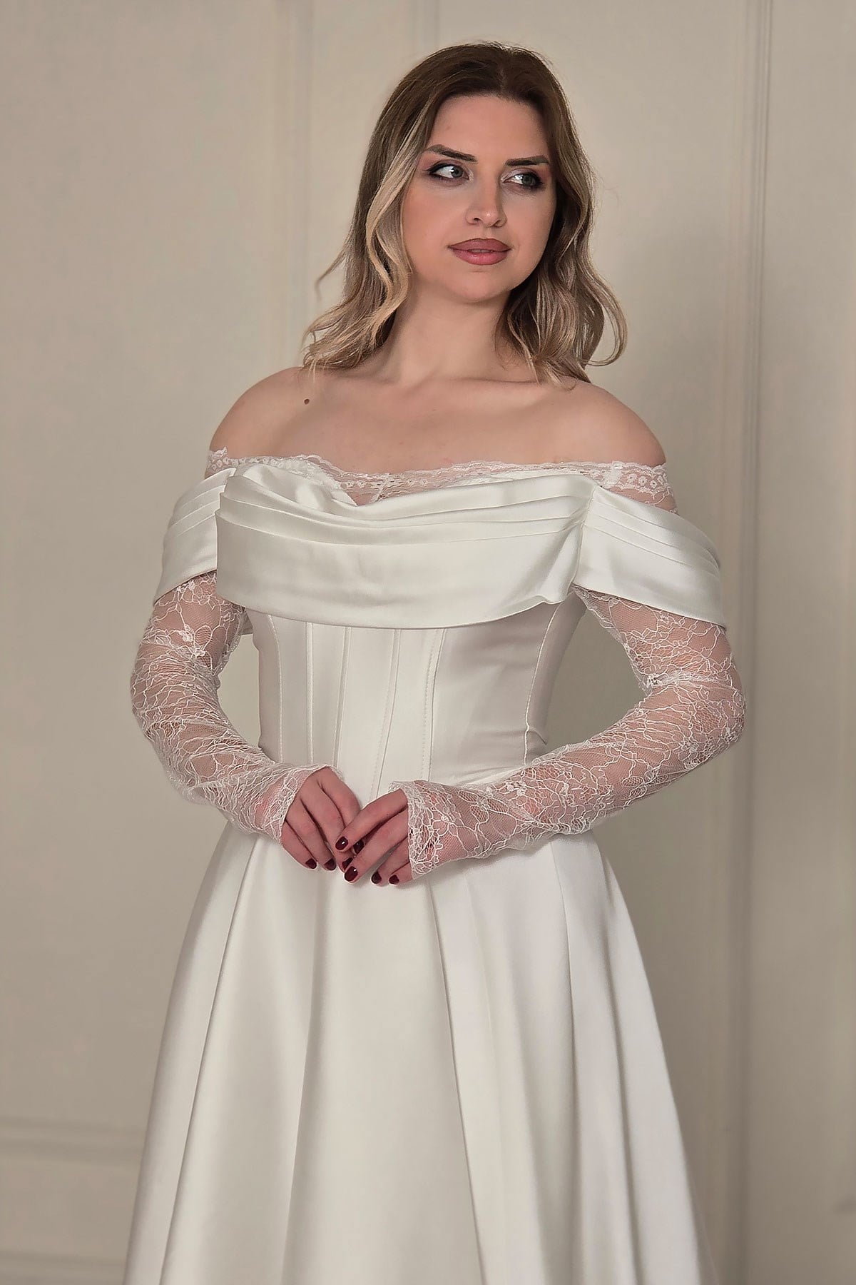 Beyaz Saten Drapeli Midi Abiye 6015