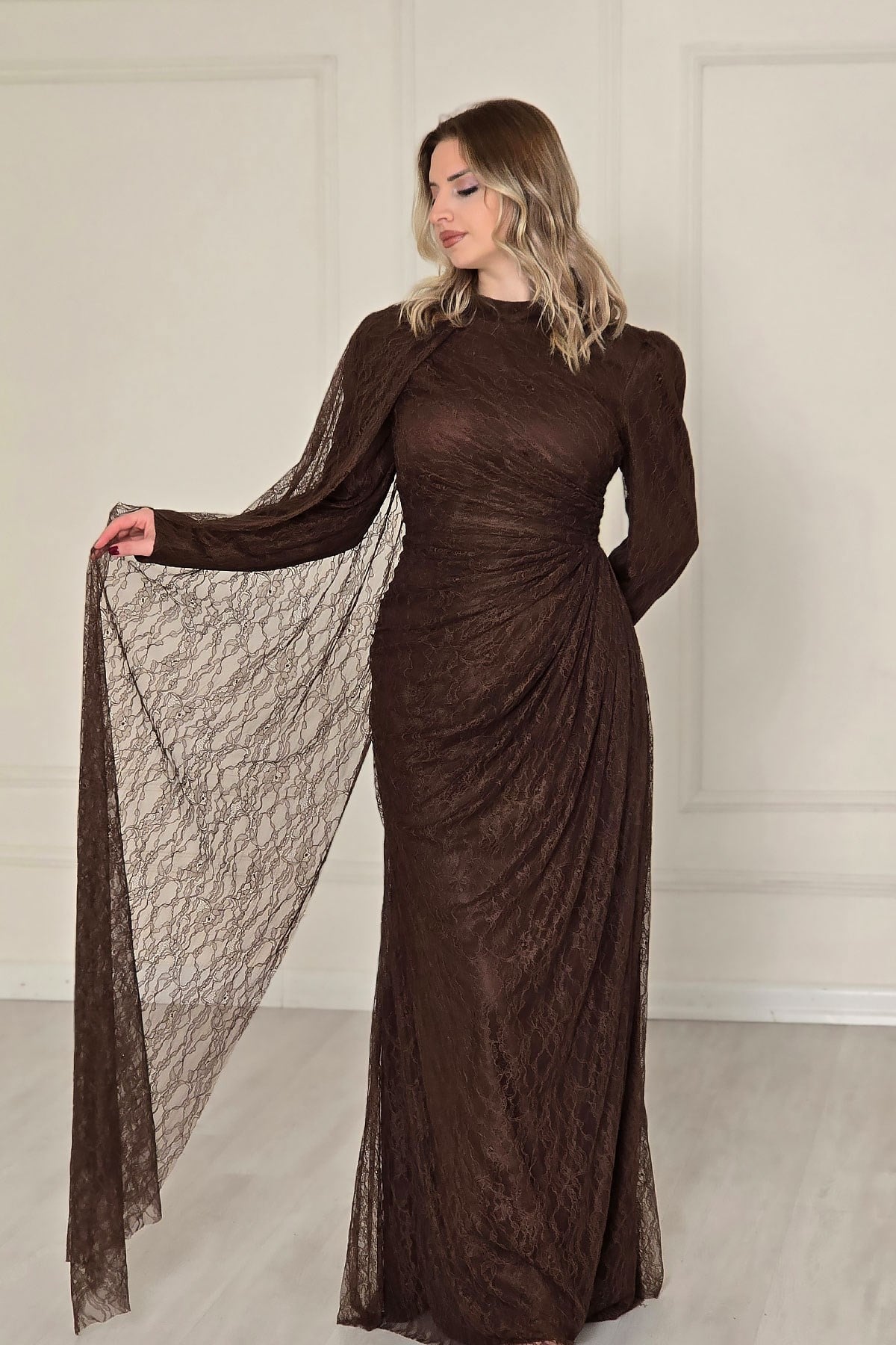 Kahverengi Dantel Pelerinli Tesettür Abiye 5659