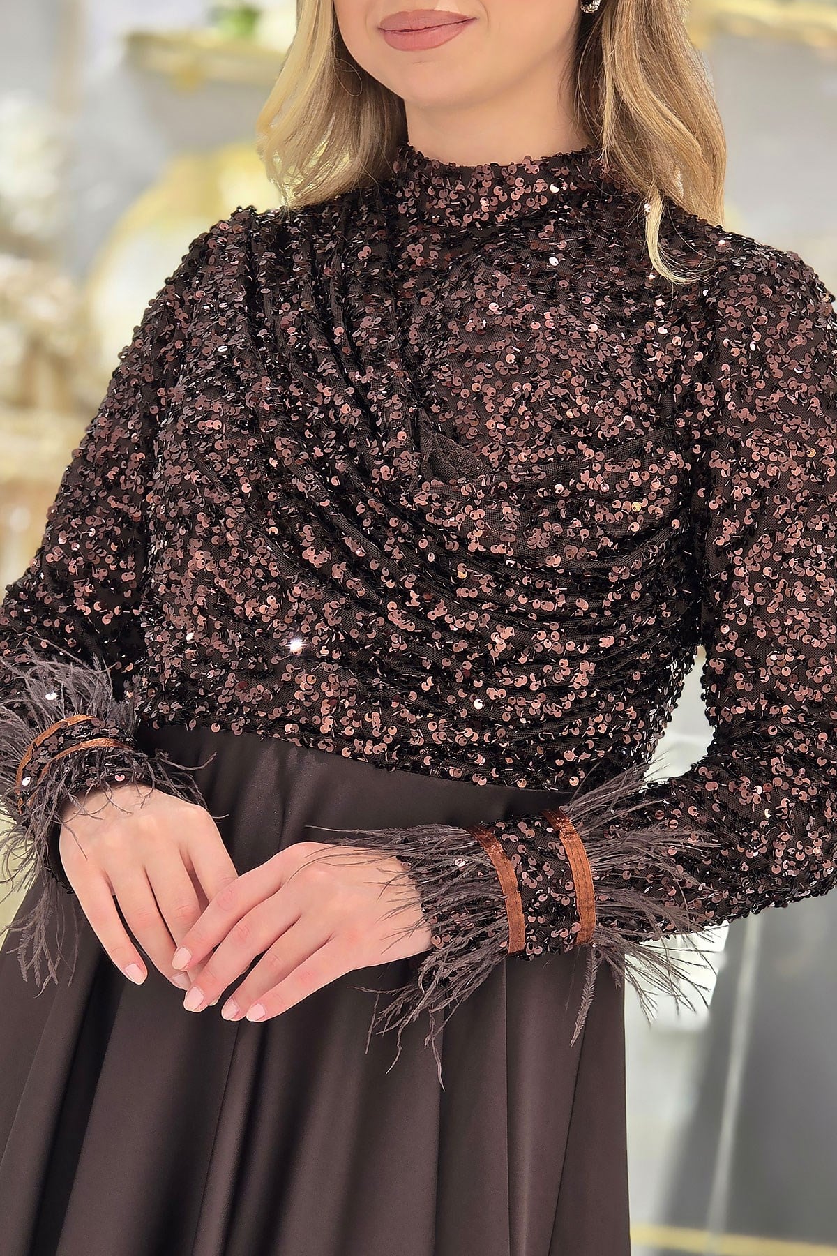 Kahverengi Kolları Tüylü Payet Abiye 4796