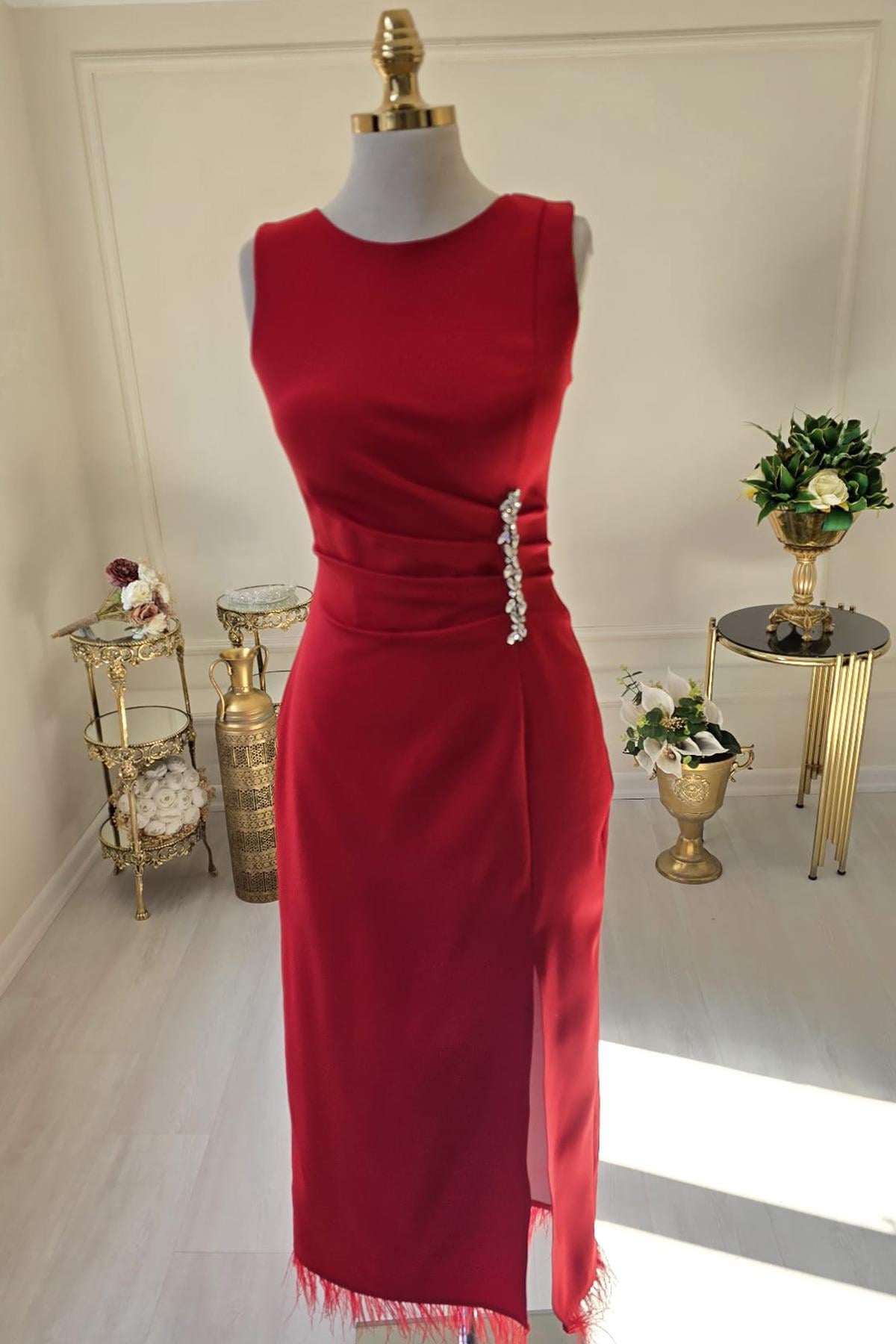 Kırmızı Beli Taşlı Otrişli Elbise 8276