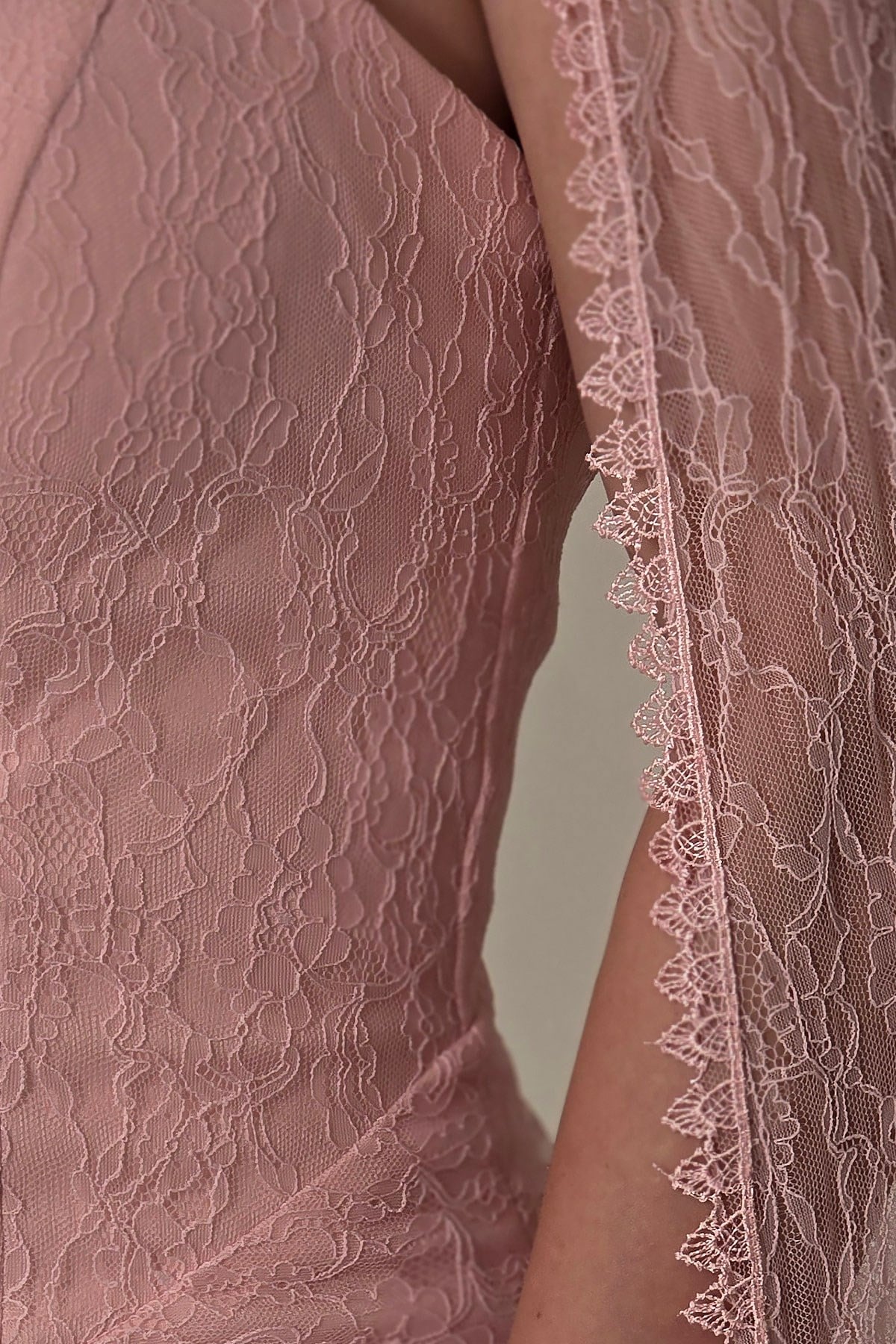 Pembe Lez Dantel Pelerinli Taşlı Abiye 6197