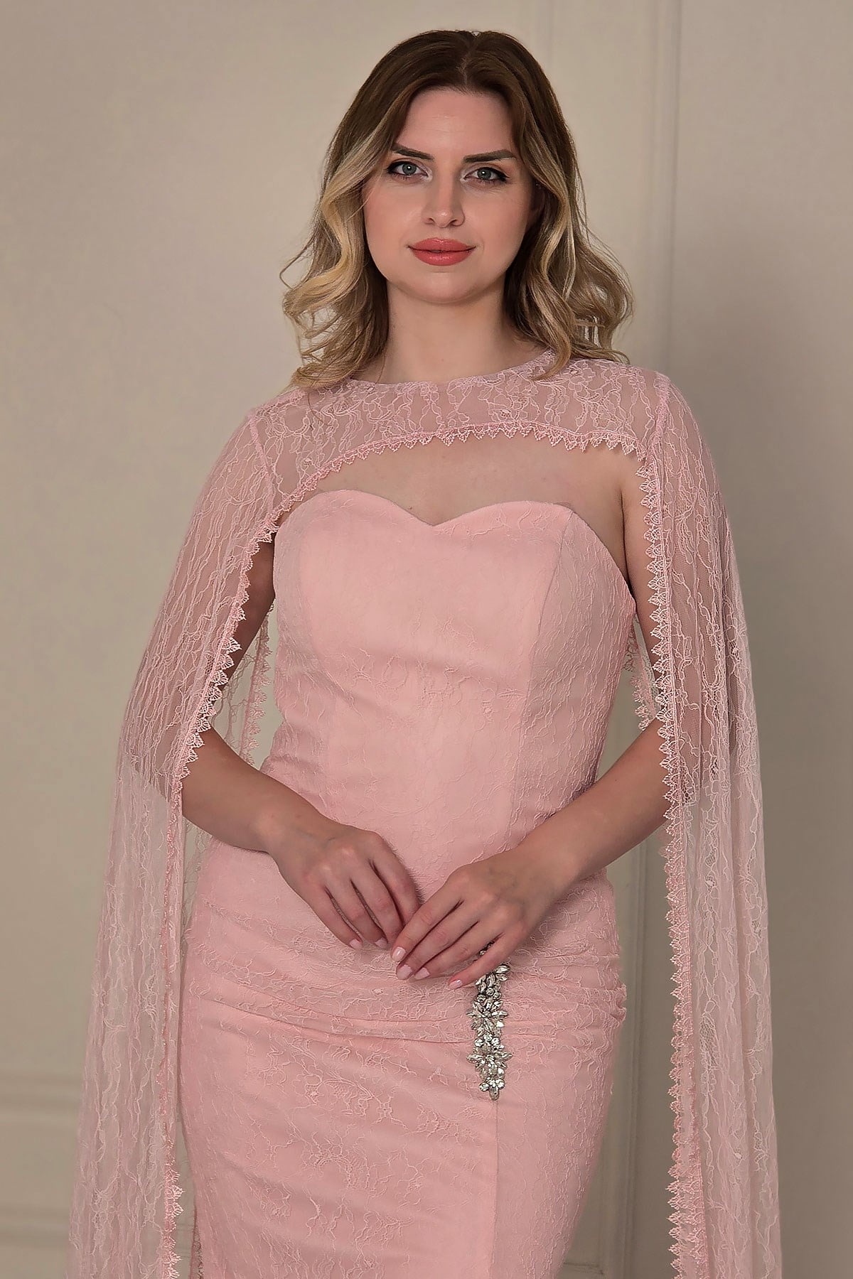 Pembe Lez Dantel Pelerinli Taşlı Abiye 6197