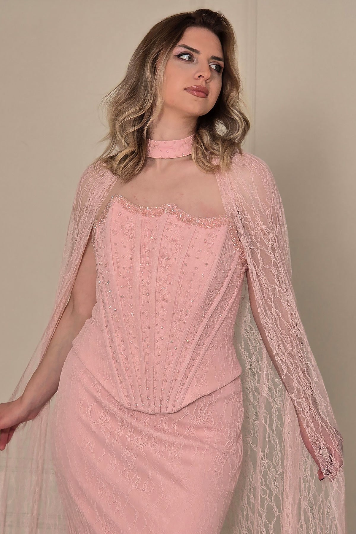 Pembe Pelerinli İşlemeli Dantel Abiye 6110