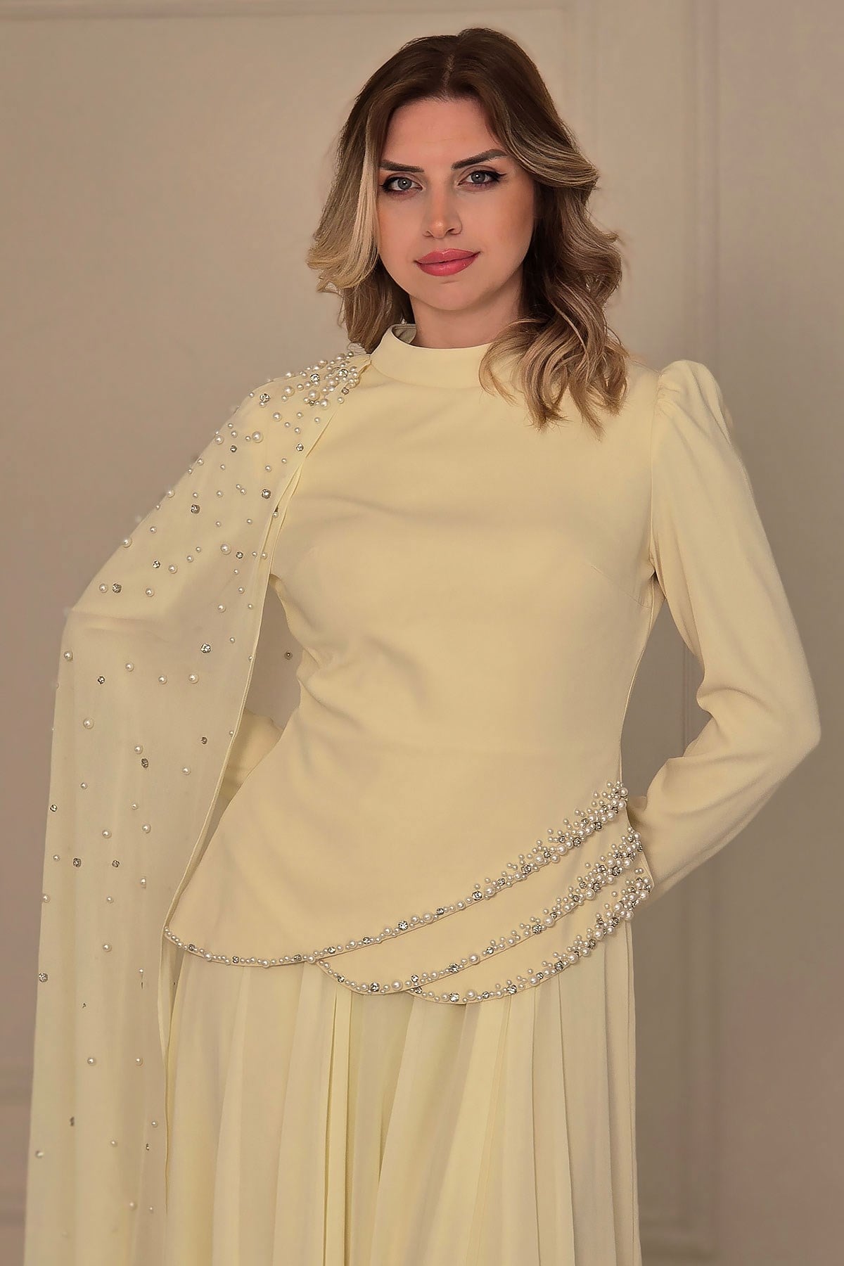 Sarı Boncuk İşlemeli Pelerinli Abiye 4554