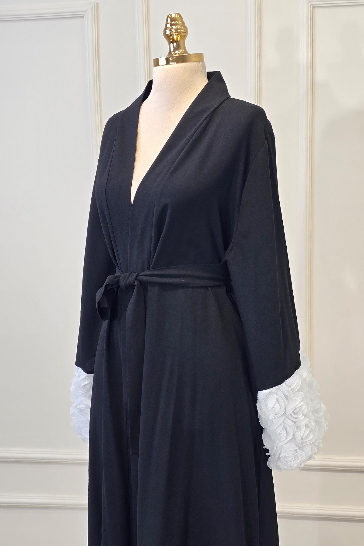 Siyah Kolları Güllü Abaya 4662