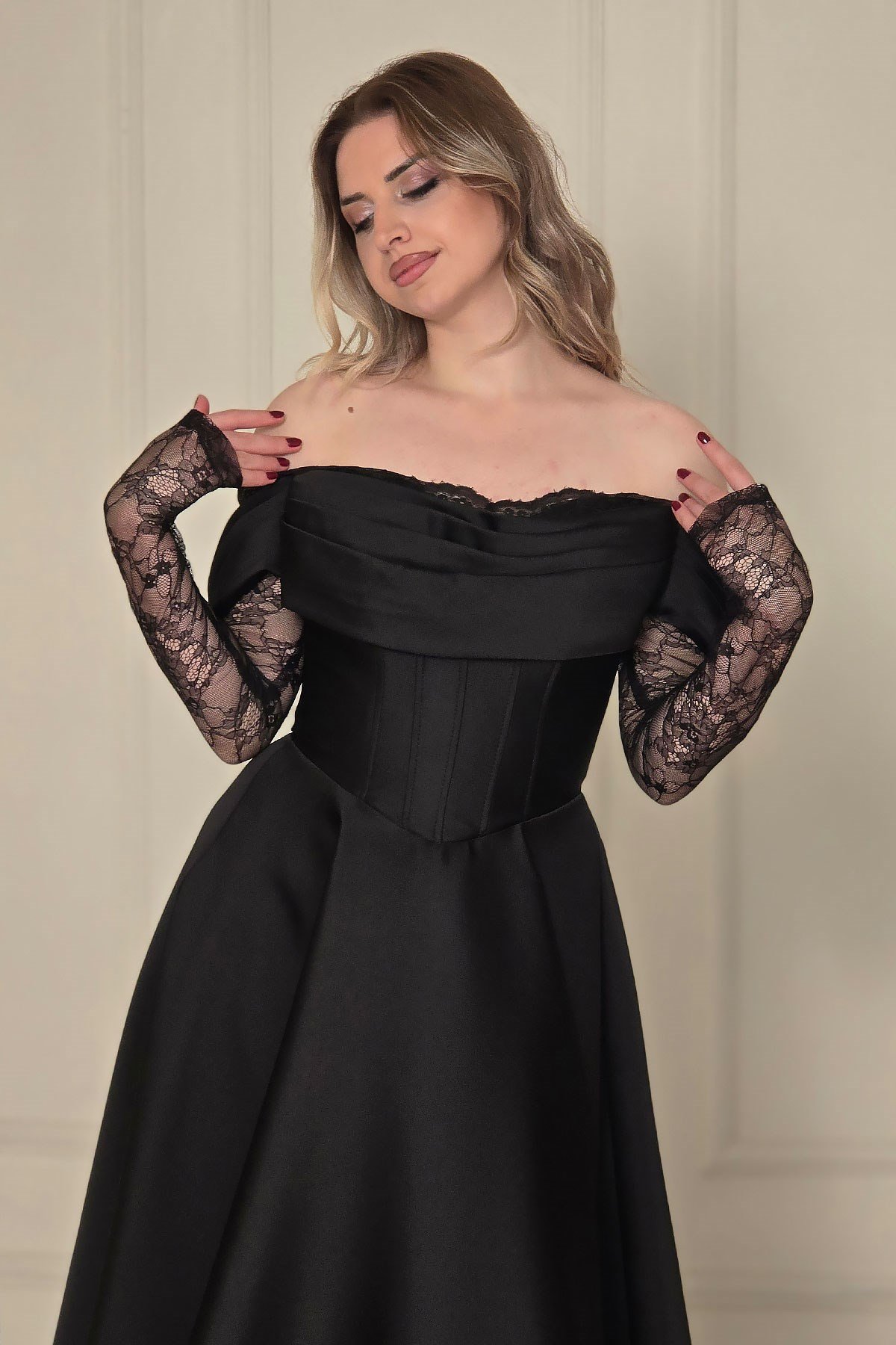 Siyah Saten Drapeli Midi Abiye 6015