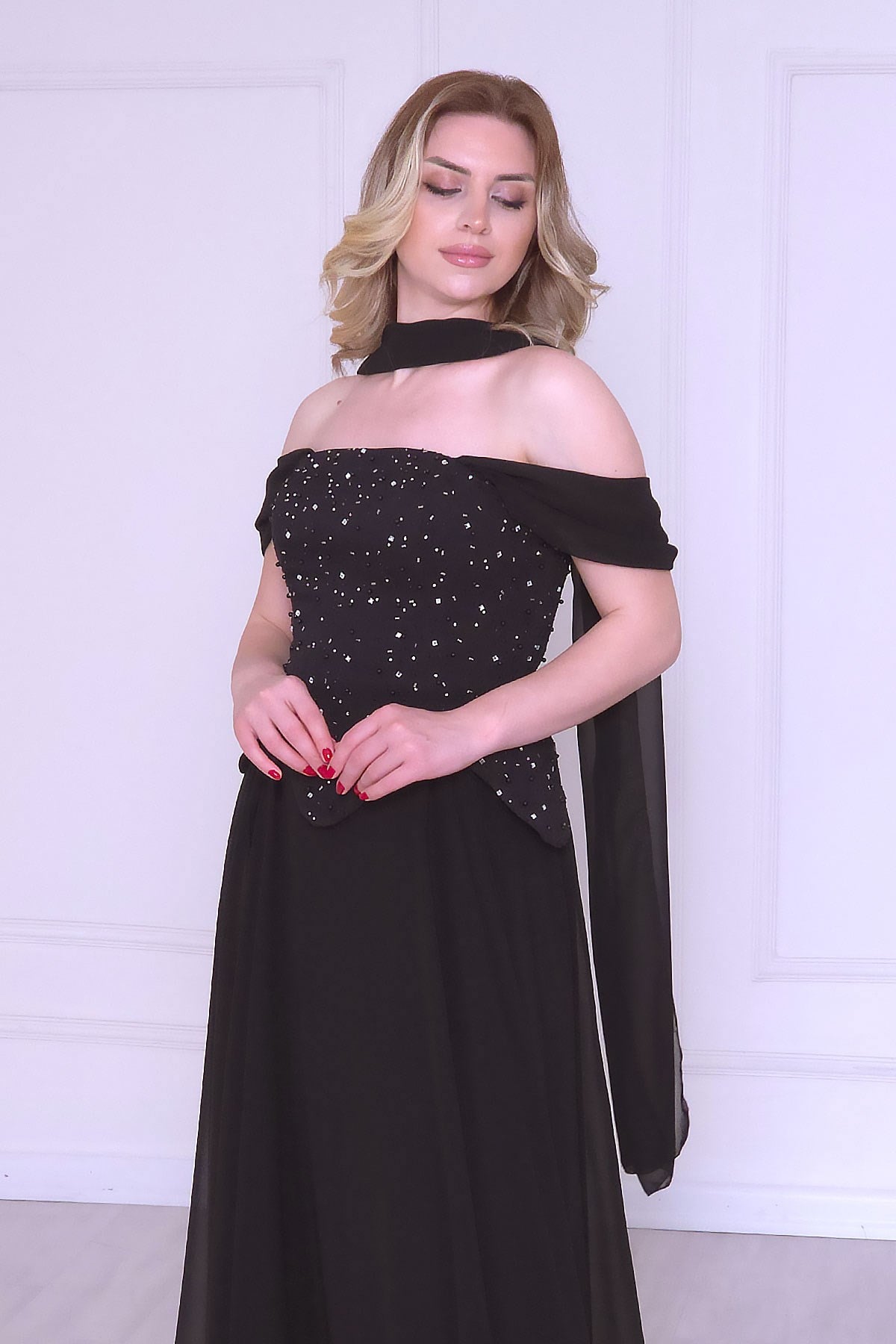 Siyah Şifon Askılı Abiye 4077