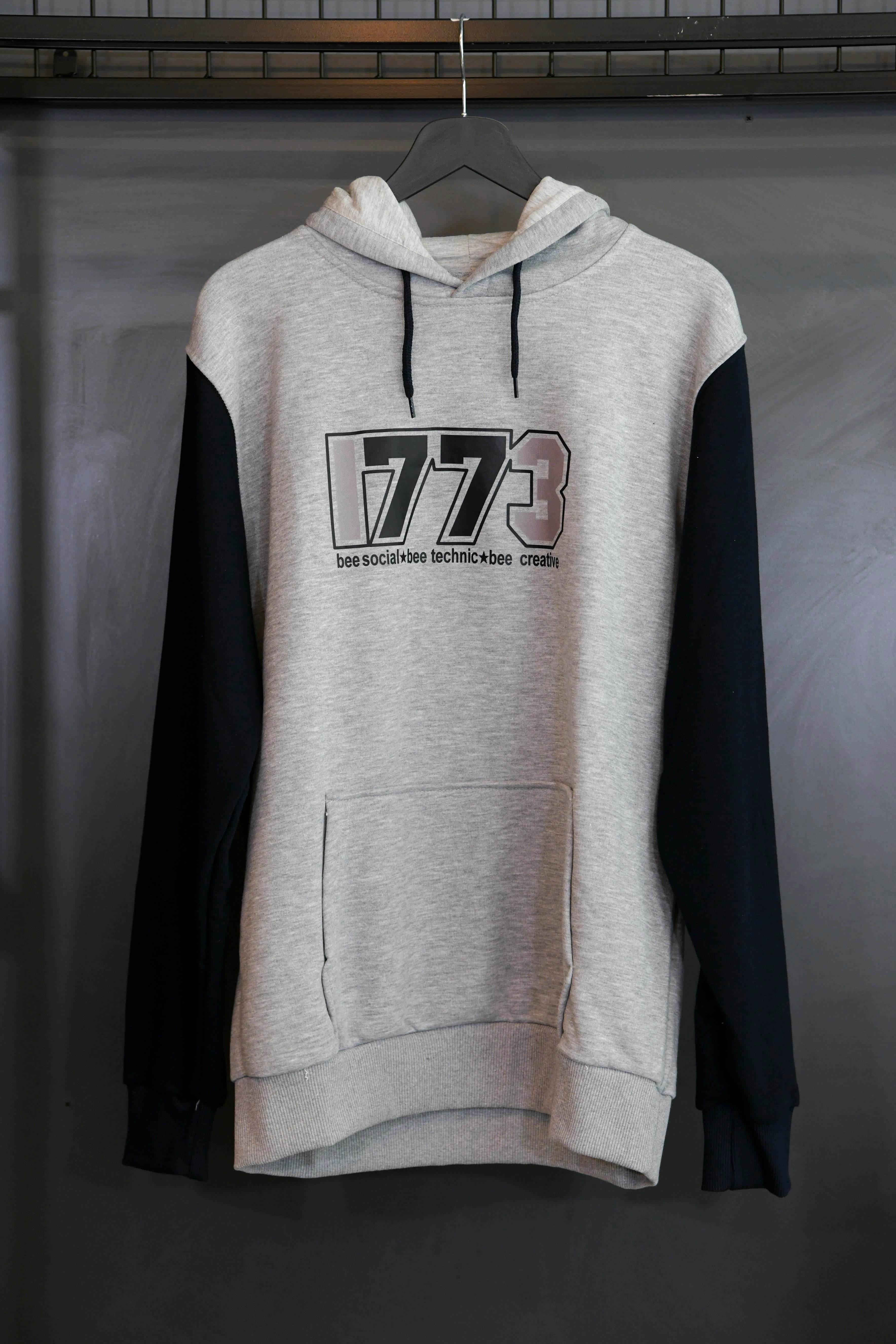 1773İtu.store Sweatshirt