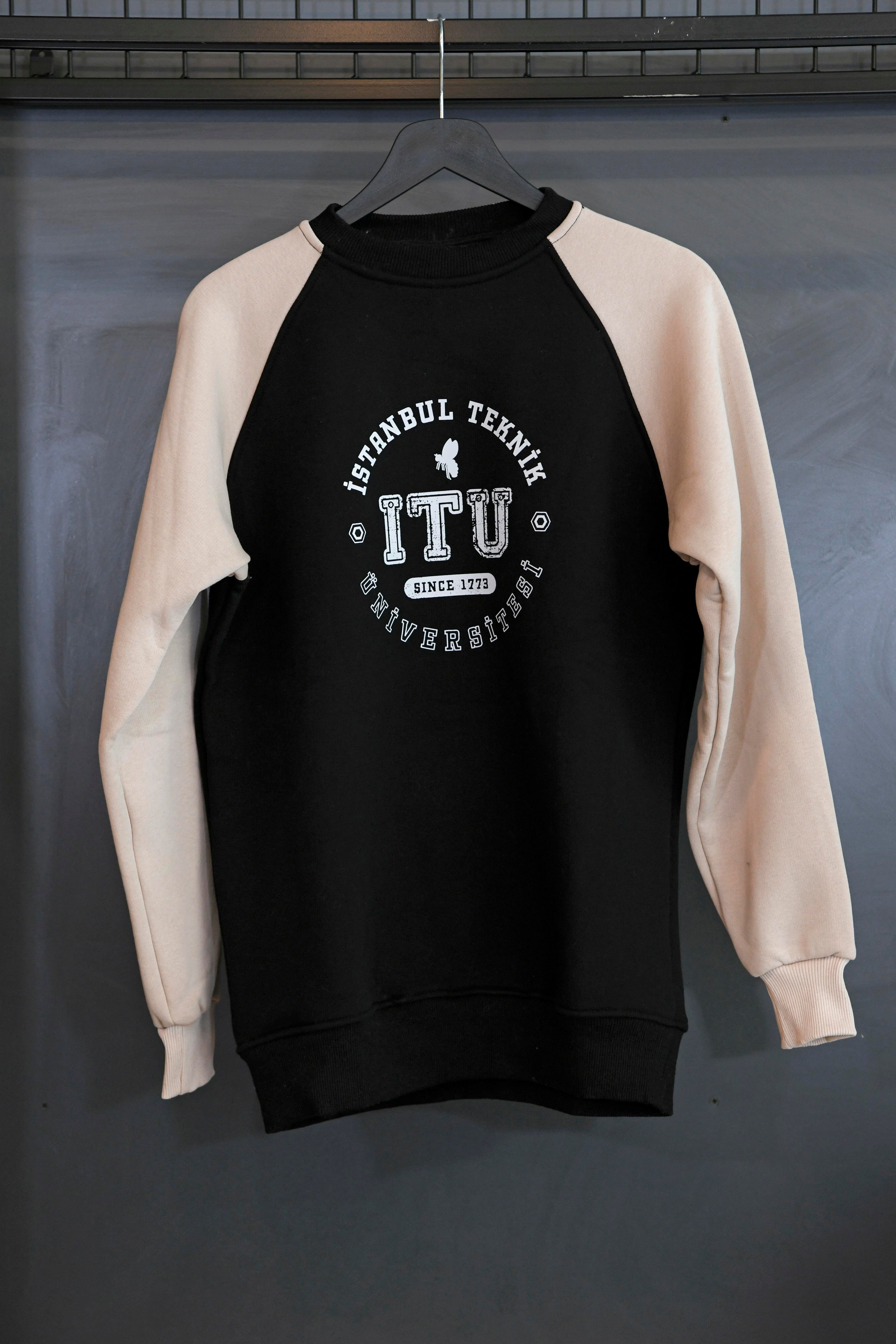 1773İtu.store Sweatshirt