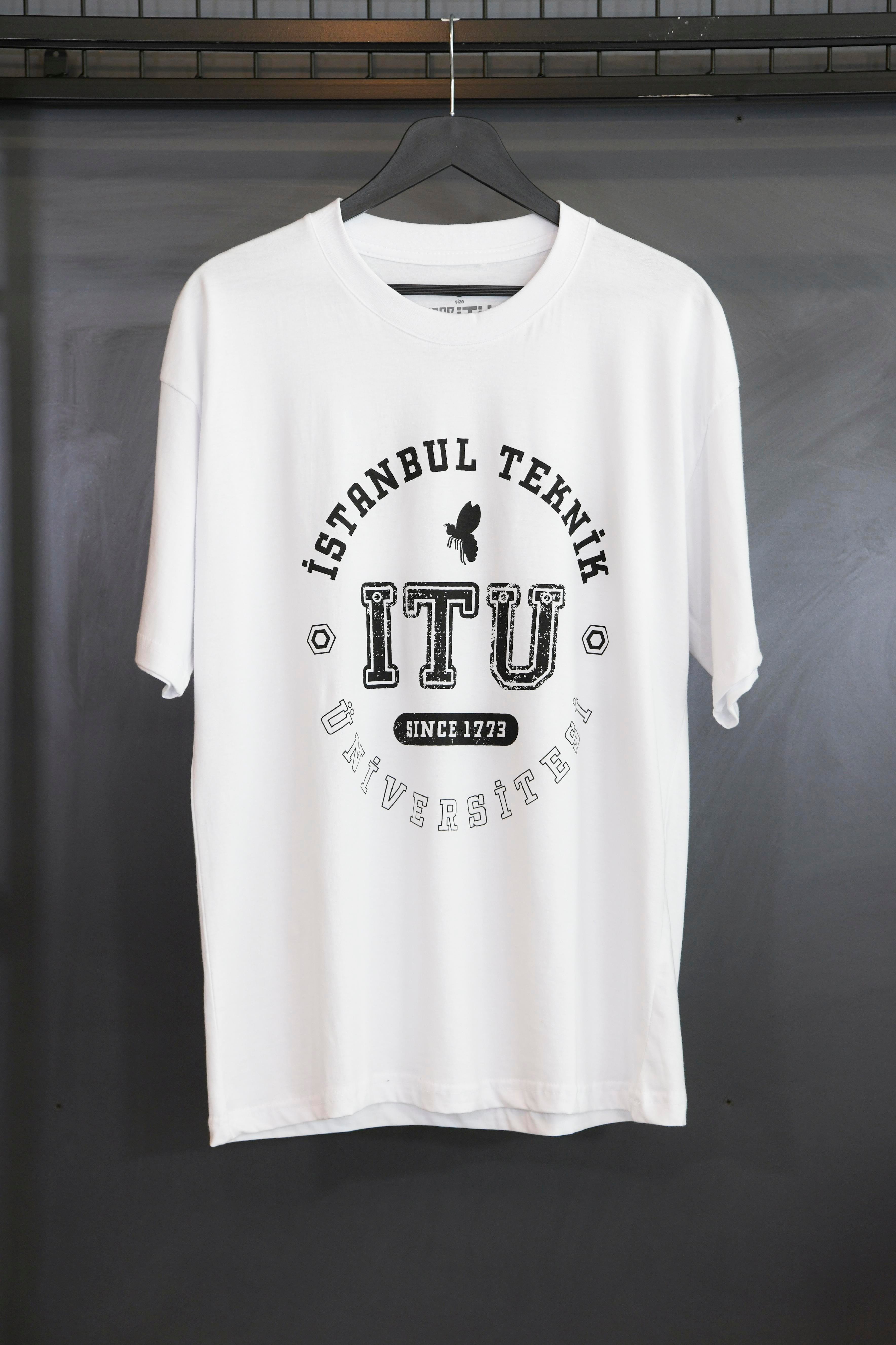 1773İtu.store Classic T-Shirt 