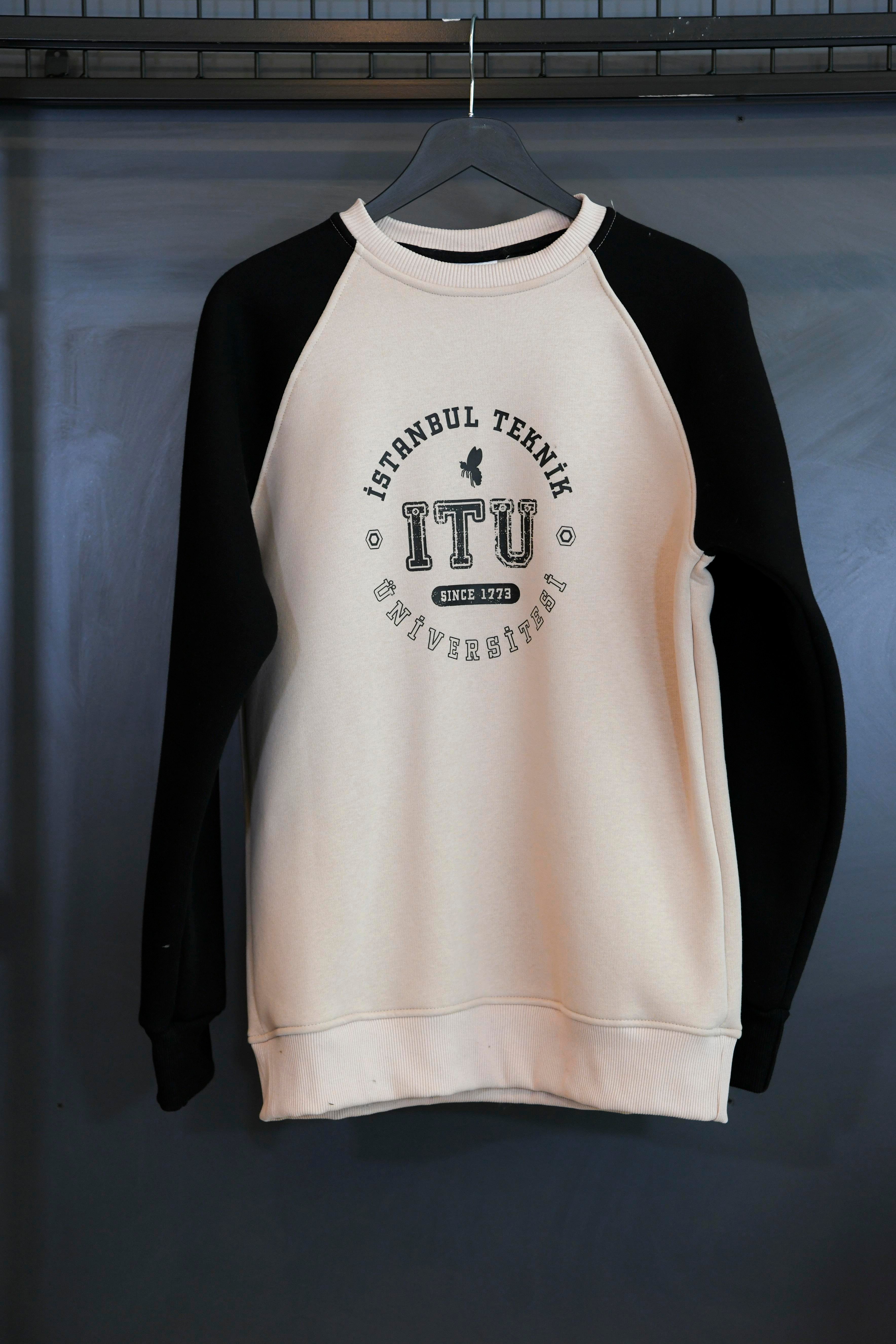 1773İtu.store Sweatshirt