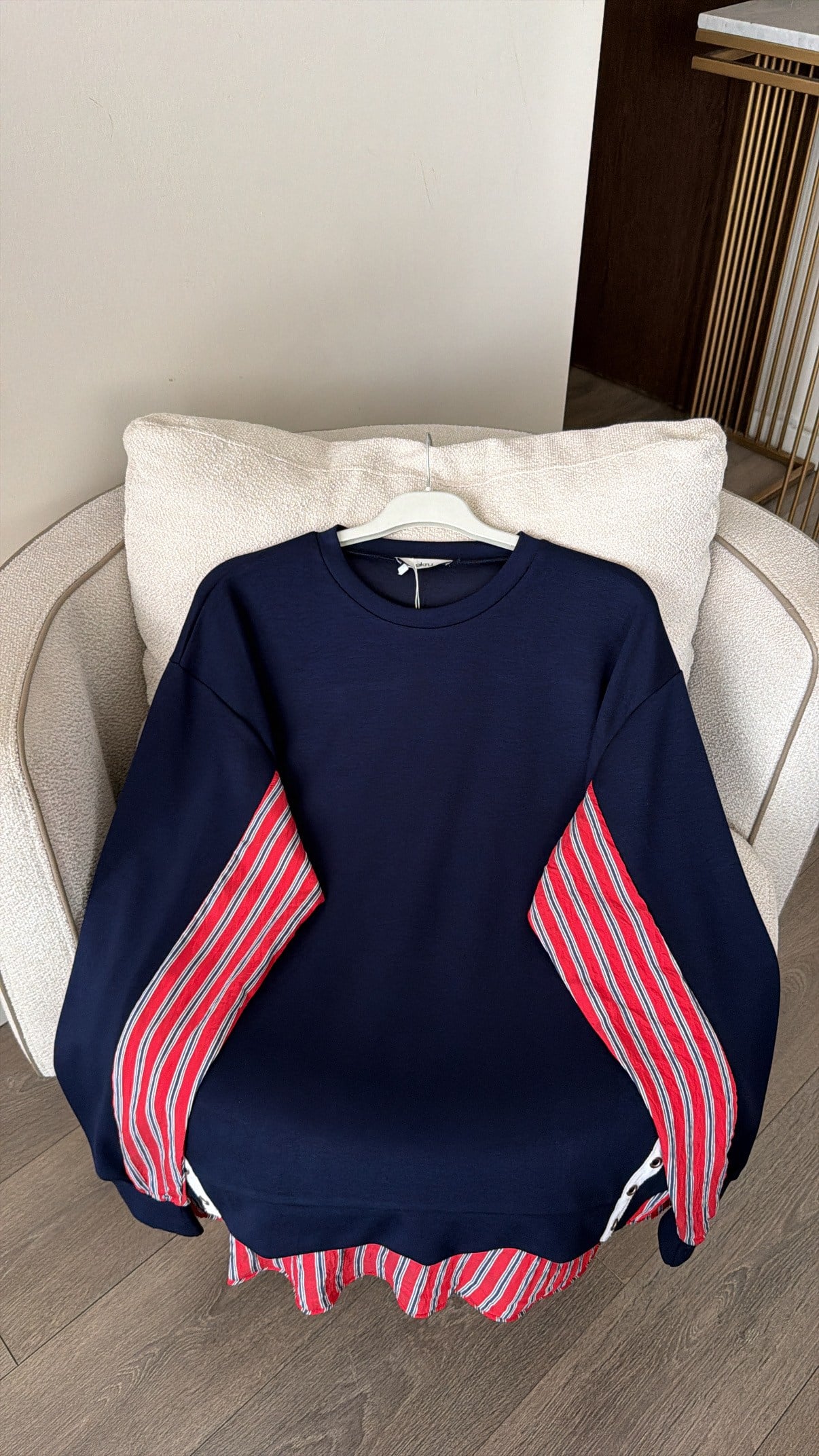 Çizgi Garnili Şerit Aksesuar Detaylı Sweatshirt-  Lacivert