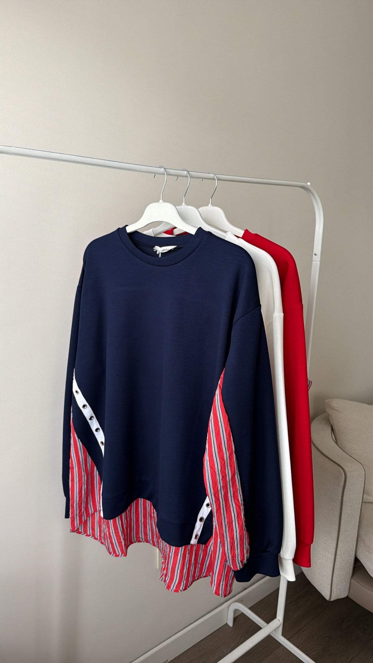 Çizgi Garnili Şerit Aksesuar Detaylı Sweatshirt-  Lacivert