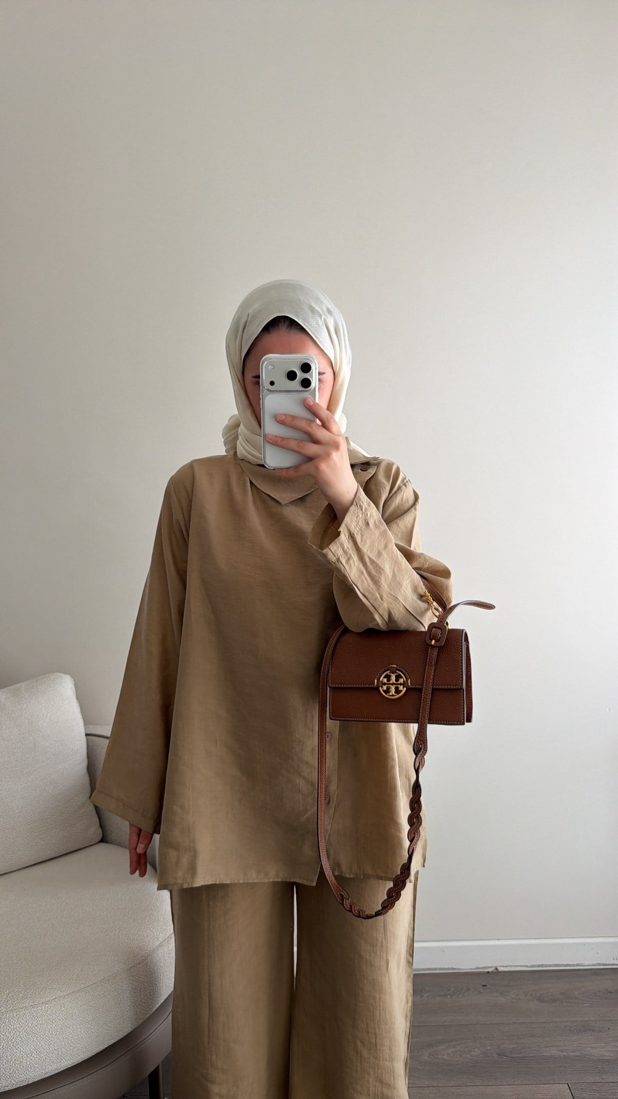 Kayık Yaka Camel Pantolonlu Takım