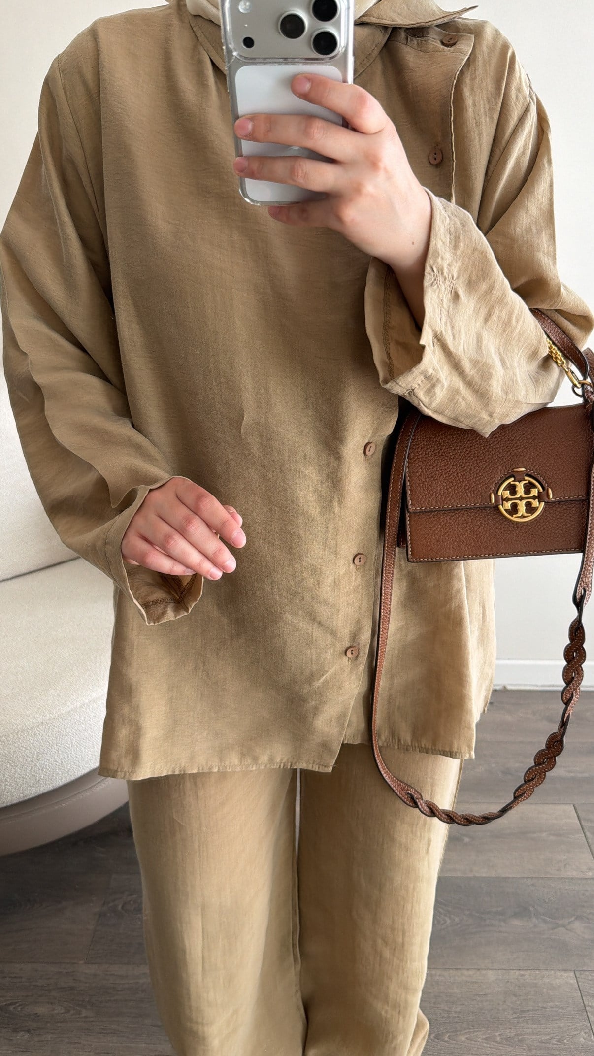 Kayık Yaka Camel Pantolonlu Takım