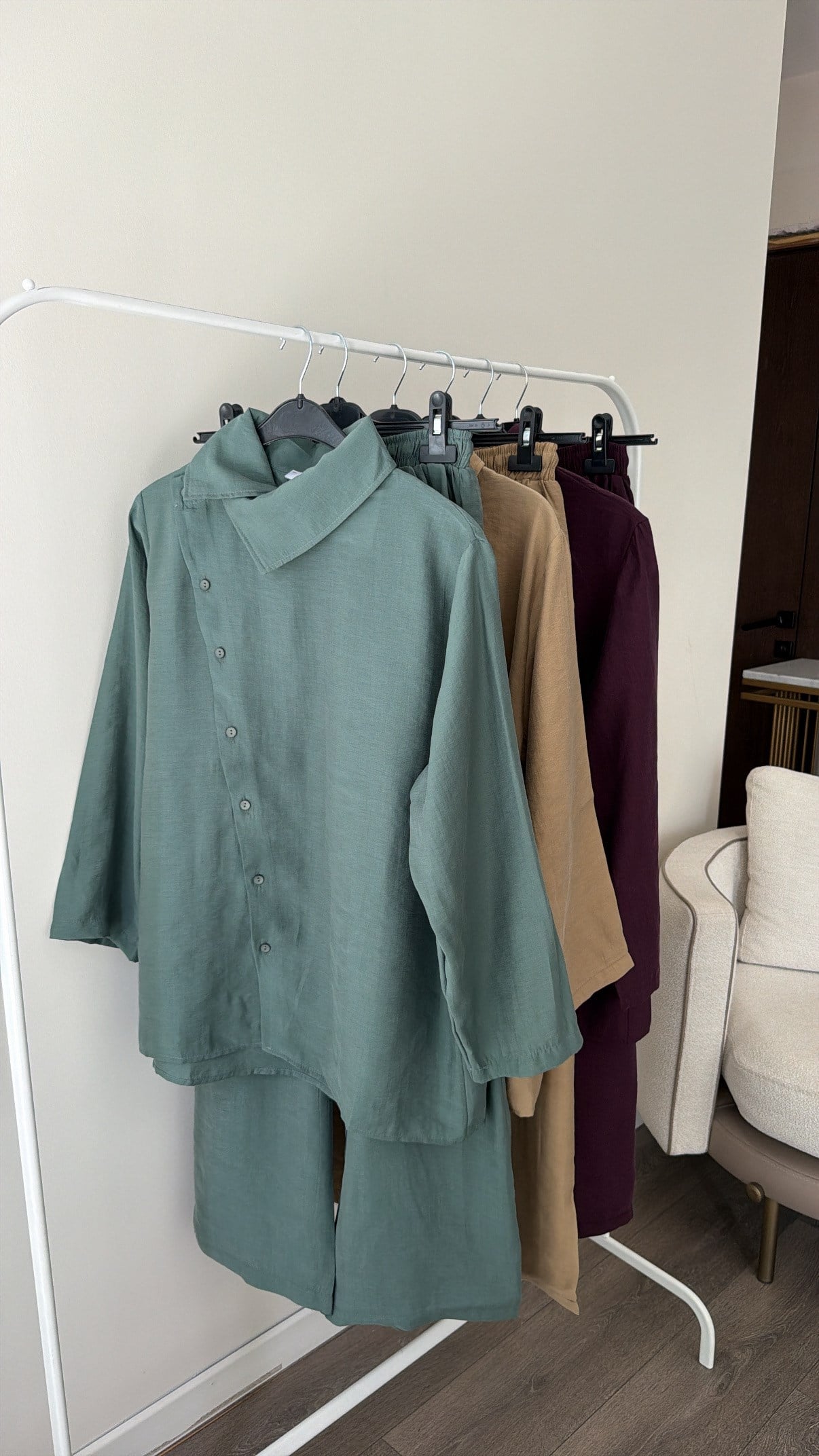 Kayık Yaka Camel Pantolonlu Takım