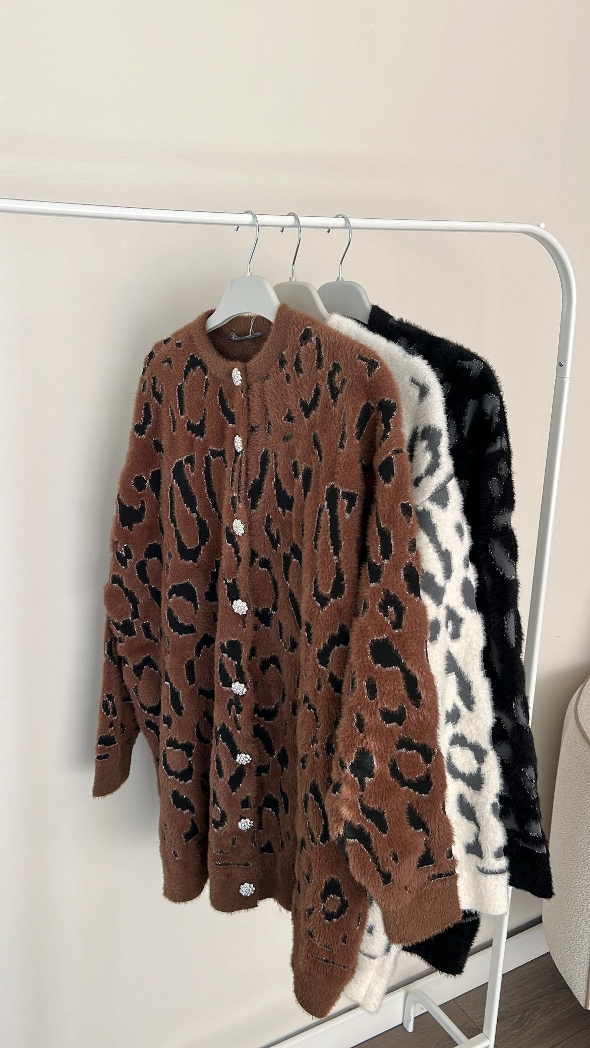 Leopar Desen Yumoş Hırka - Siyah
