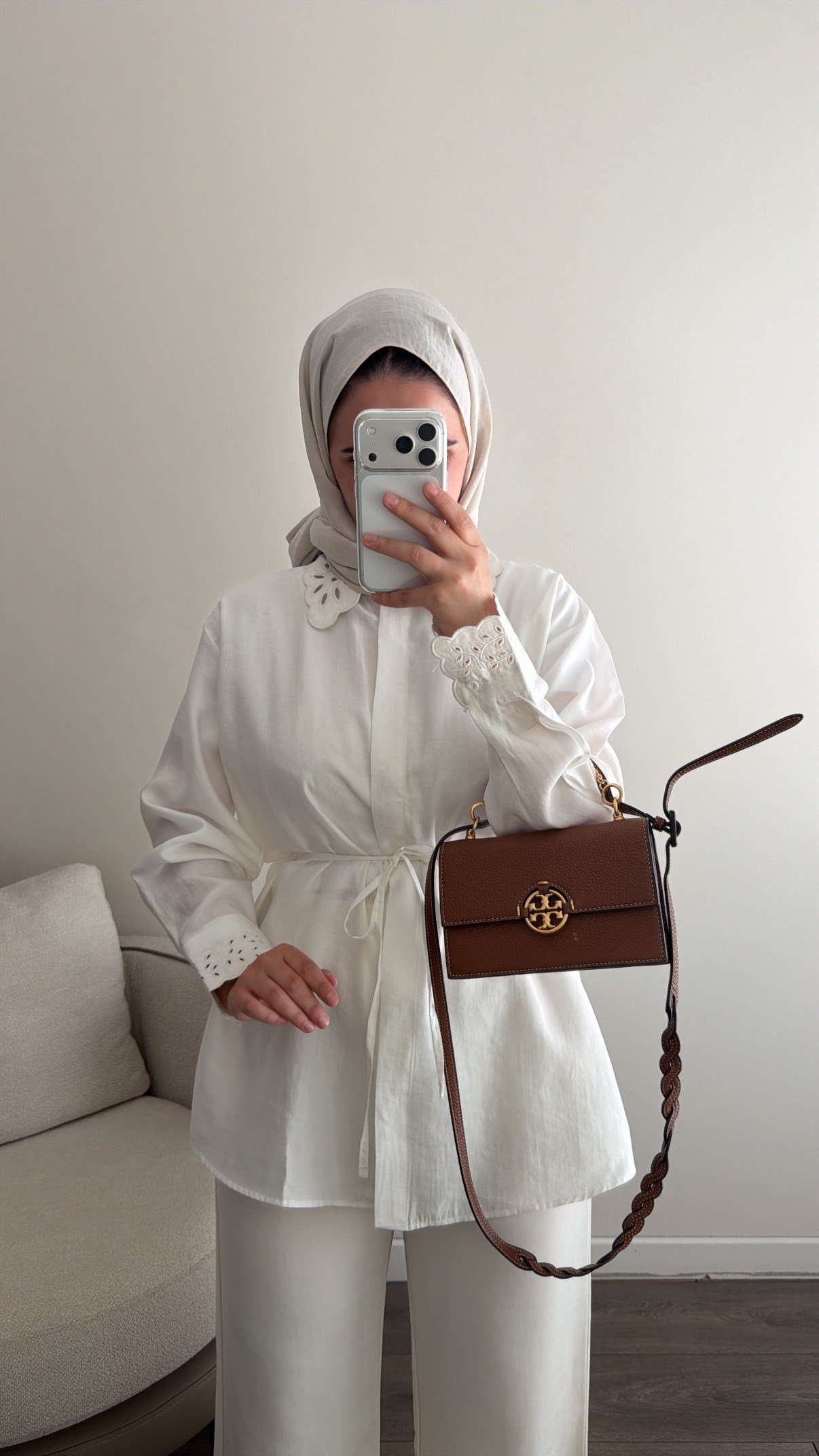 Omzu ve Kolu Nakışlı Gömlek - Beyaz