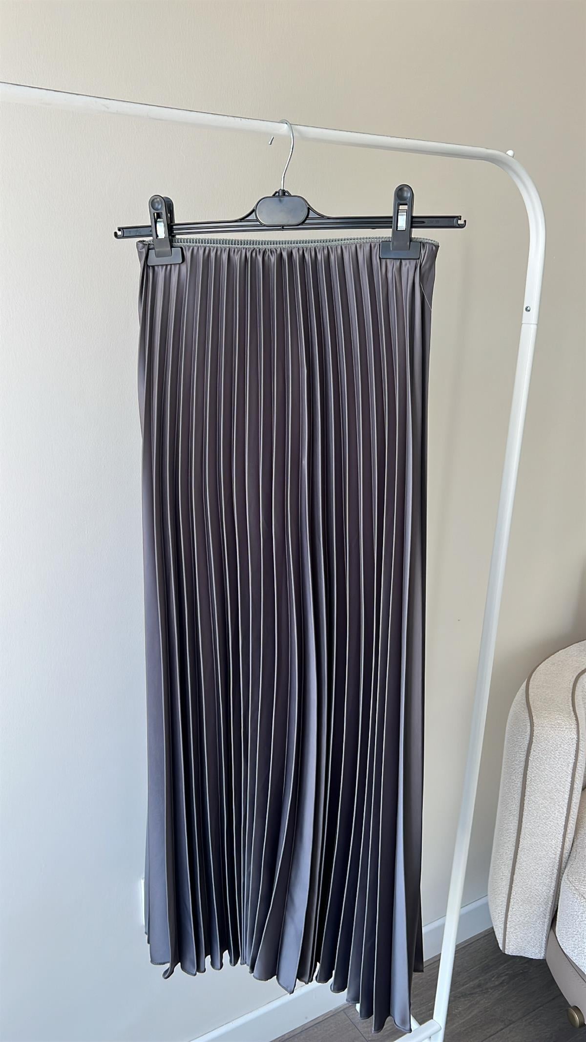 Piliseli Etek- Antrasit