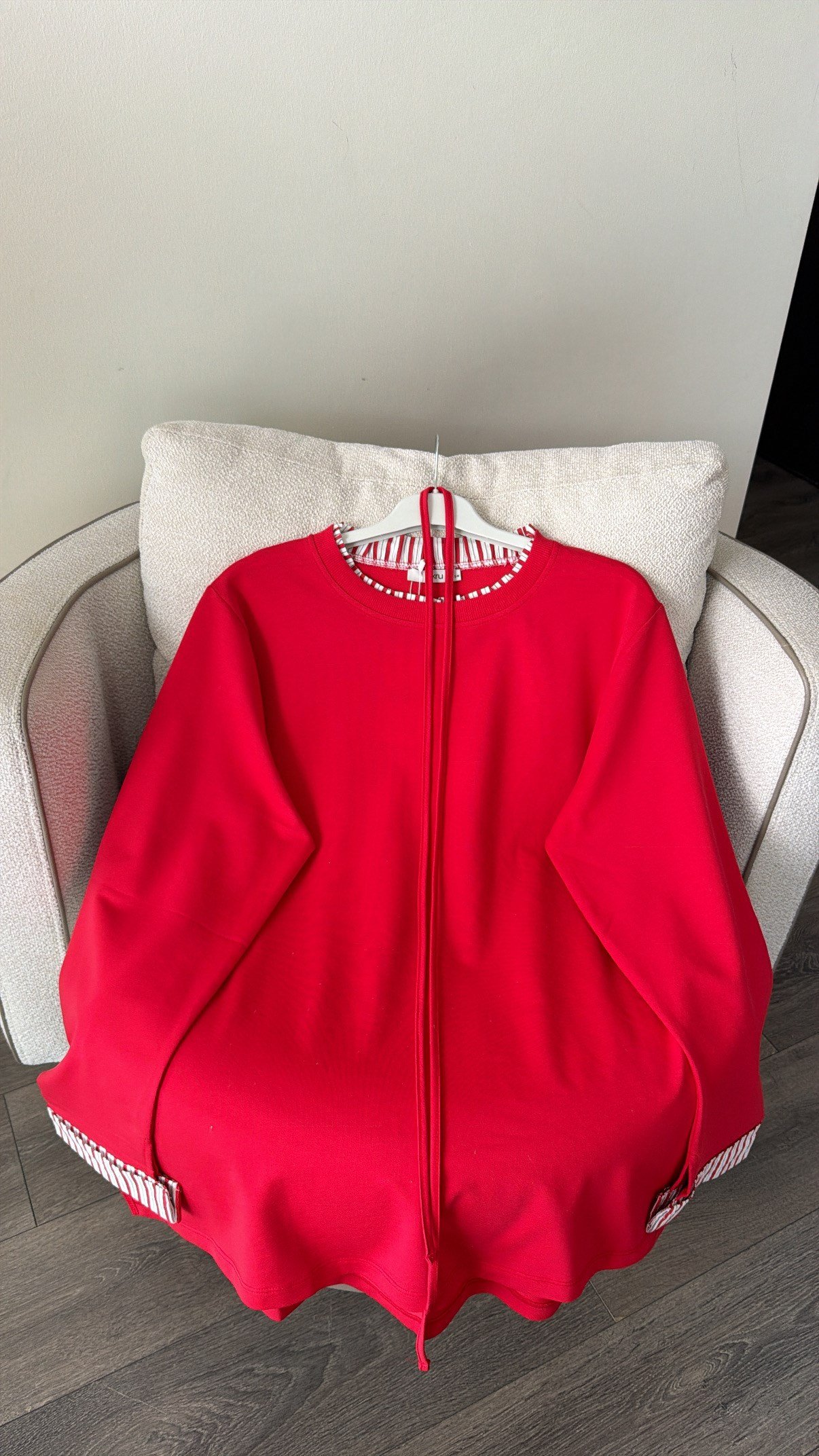 Yaka ve Kolları Çizgi Garnili Bağlamalı Sweatshirt - Kırmızı