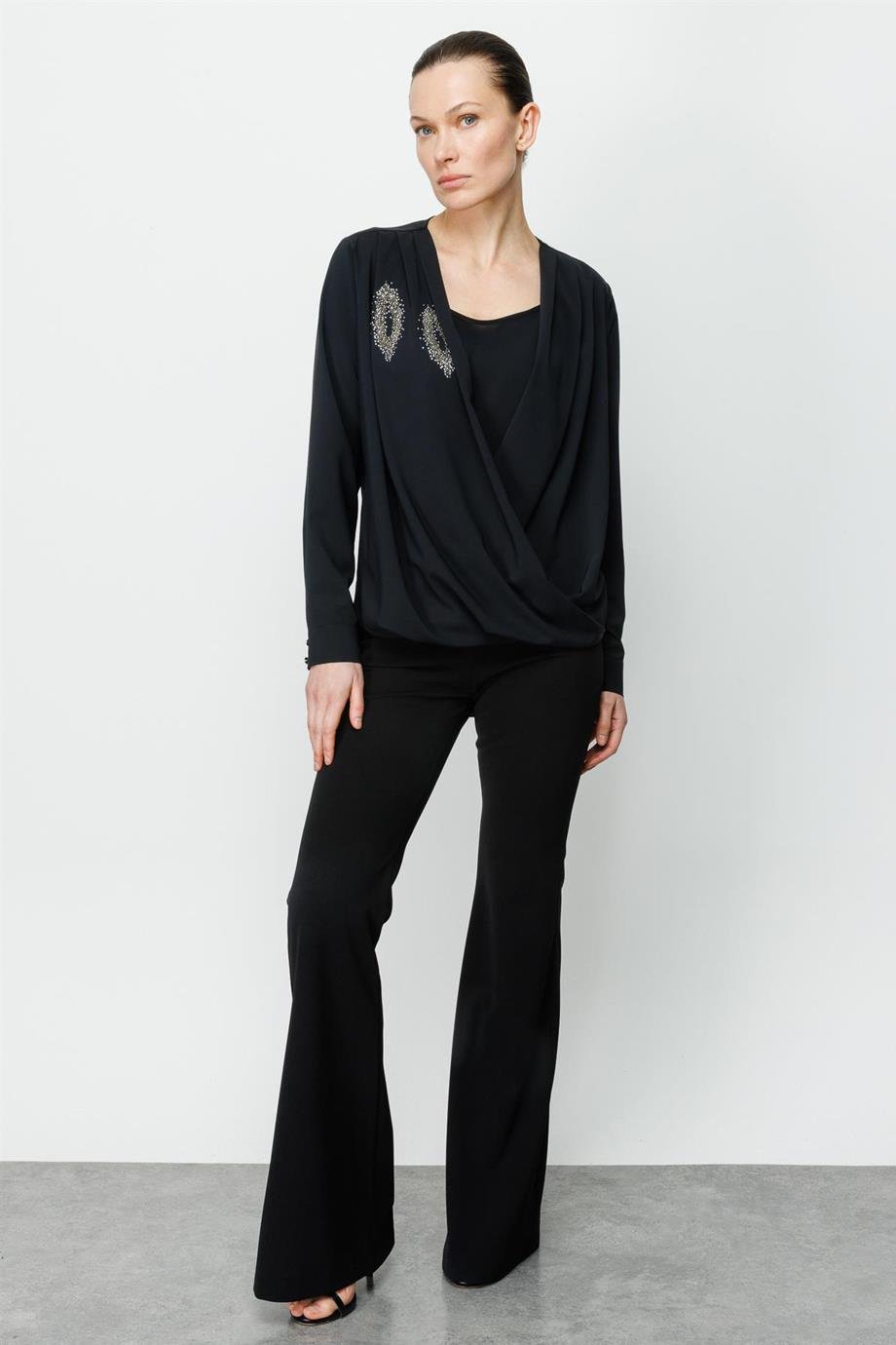 01584-2Y3 MODA İLGİ BLUZSİYAH