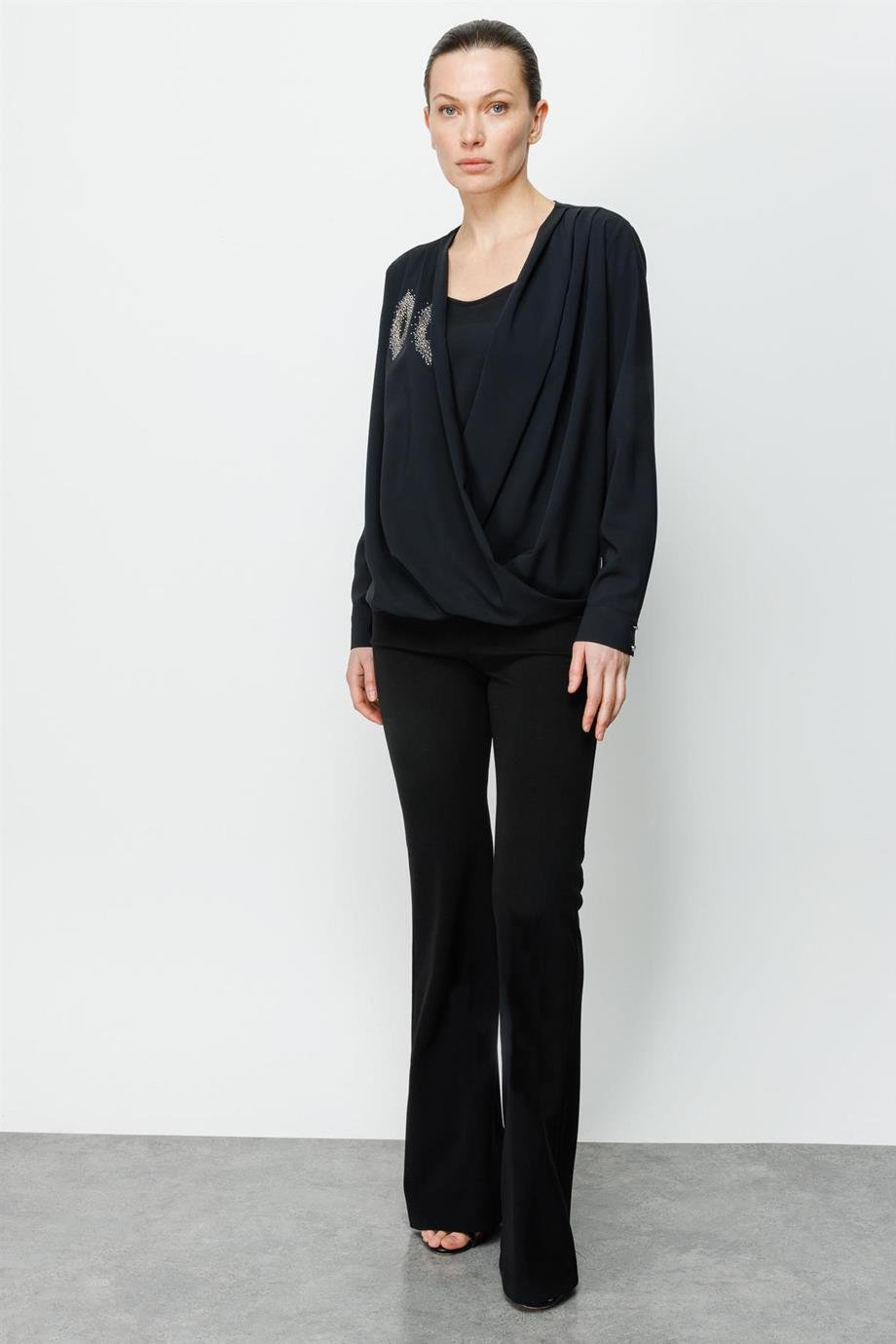 01584-2Y3 MODA İLGİ BLUZSİYAH
