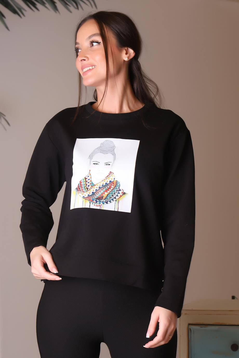 BEBE PLUSKIZ BASKILI SIFIR YAKA SİYAH KADIN SWEATSHİRT  28176-2K4