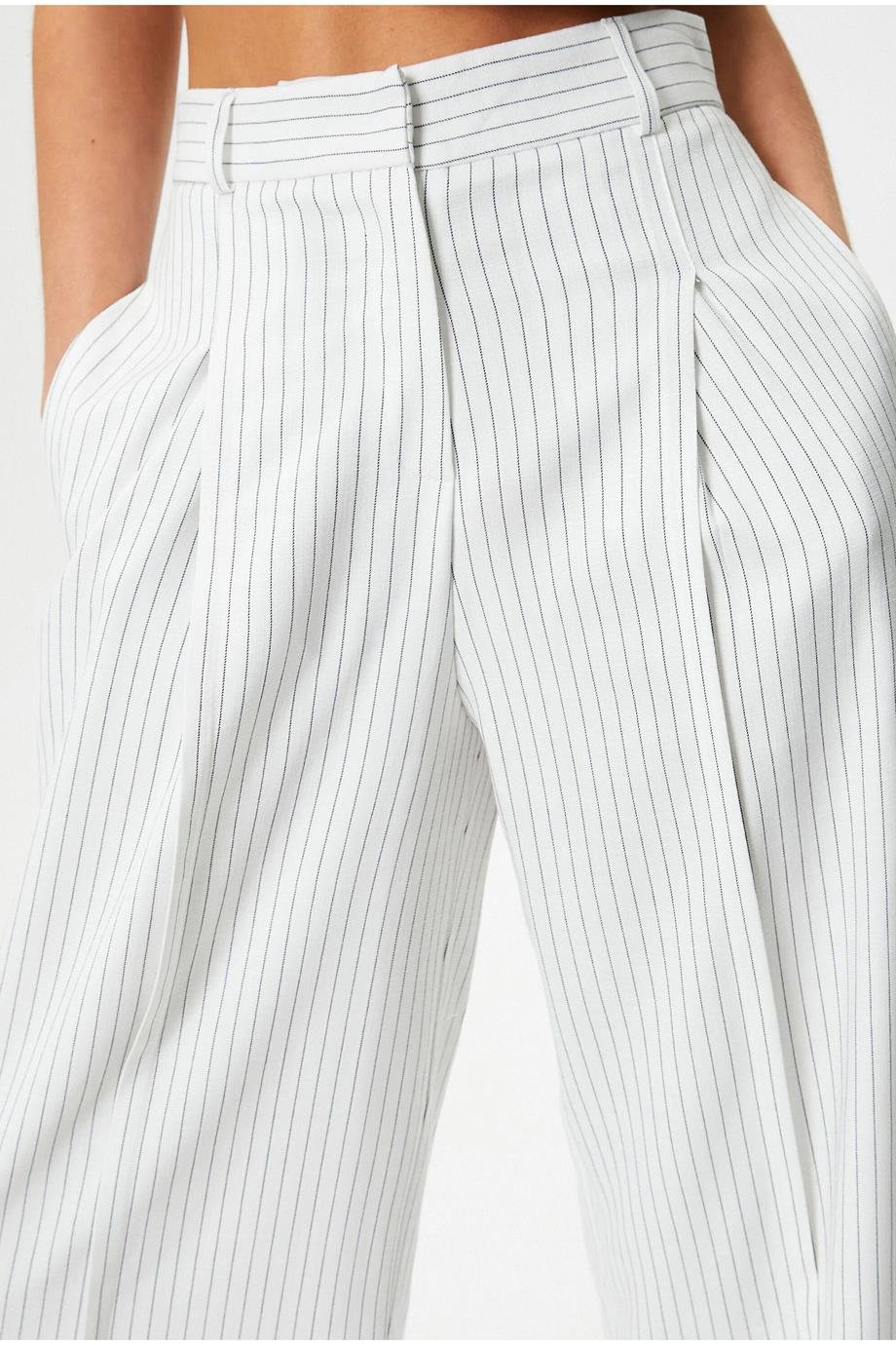 KOTON4SAK40104UW-2Y4 KOTON PANTOLONSİYAH ÇİZGİLİ