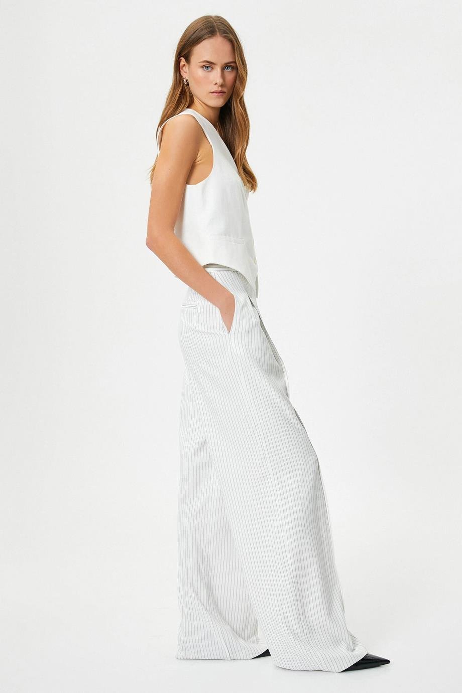 KOTON4SAK40104UW-2Y4 KOTON PANTOLONSİYAH ÇİZGİLİ