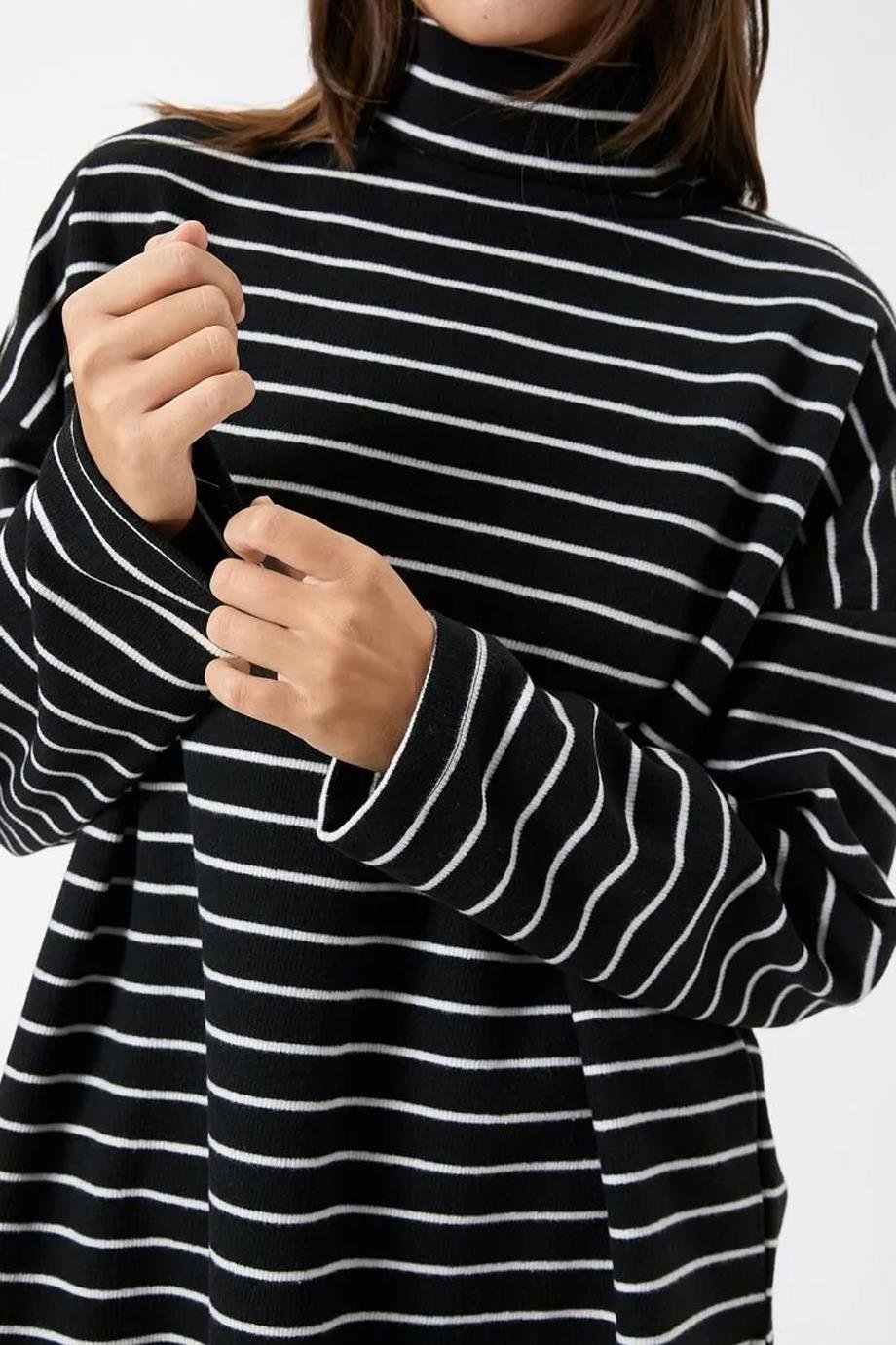 KOTON4WAK30090EK-2K4 KOTON SWEATSİYAH ÇİZGİLİ