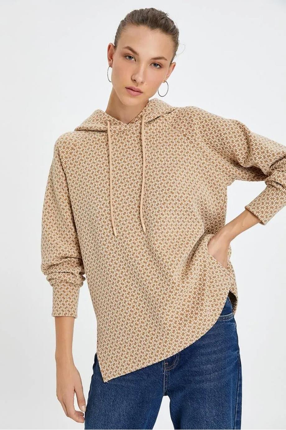 KOTONKapşonlu Dokulu Uzun Kollu Yırtmaçlı Bej Kadın Sweatshirt  4WAK10029EK-2K4
