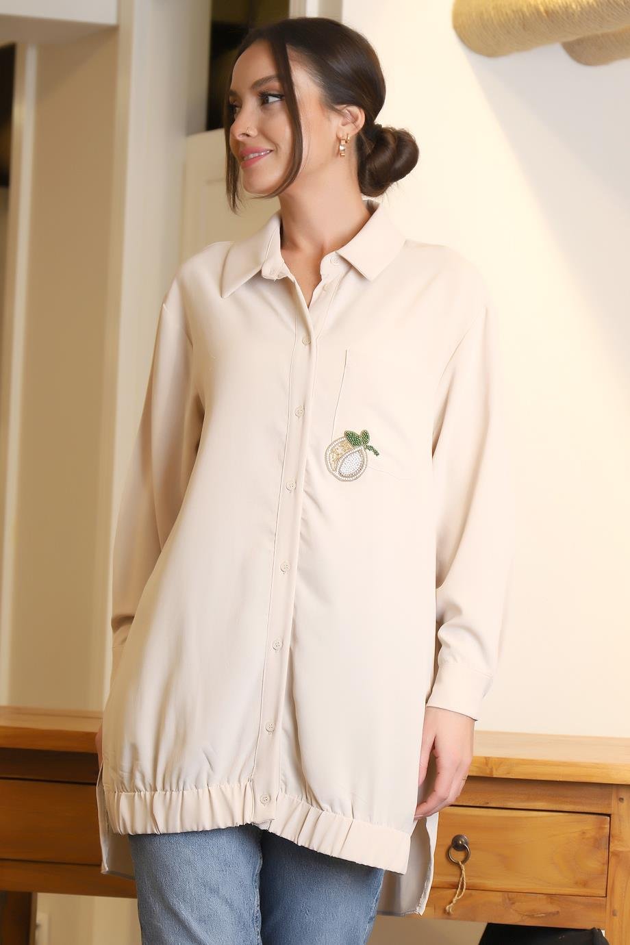 PUANEARKASI UZUN İŞLEMELİ BEJ KADIN GÖMLEK  10430-2Y4