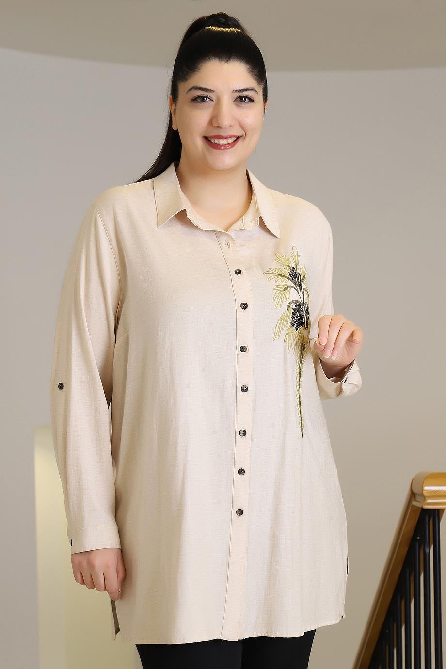 UZUN KOLLU İŞLEMELİ TAŞ KADIN GÖMLEK 04531-2Y3