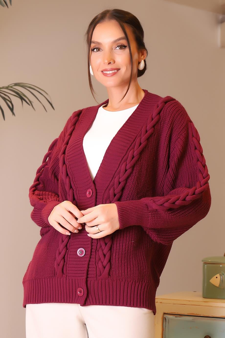 ZENTONİÖRGÜ İŞLEMELİ MÜRDÜM KADIN HIRKA 5125-2K4