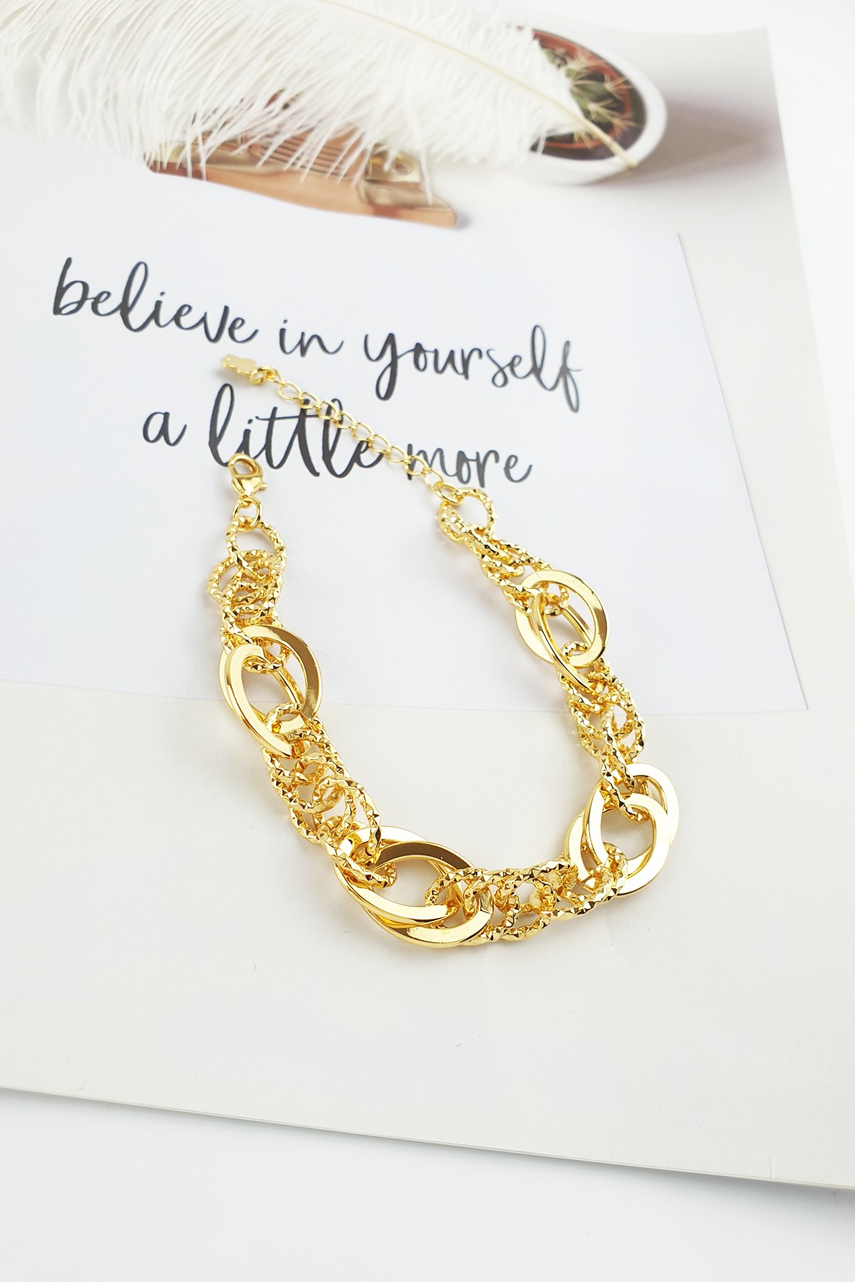 Altın Kaplama Kabartma Detay Oval Geçmeli Zincir Bileklik B600