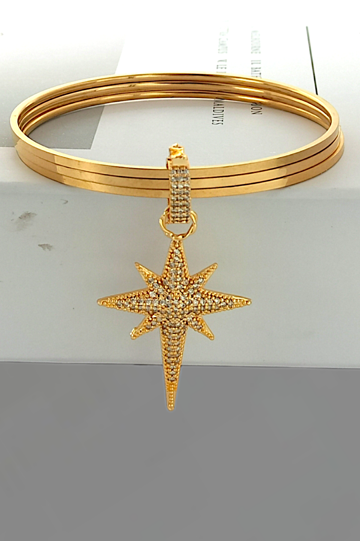 Çelik Charmlı Ajda Kelepçe Bileklik