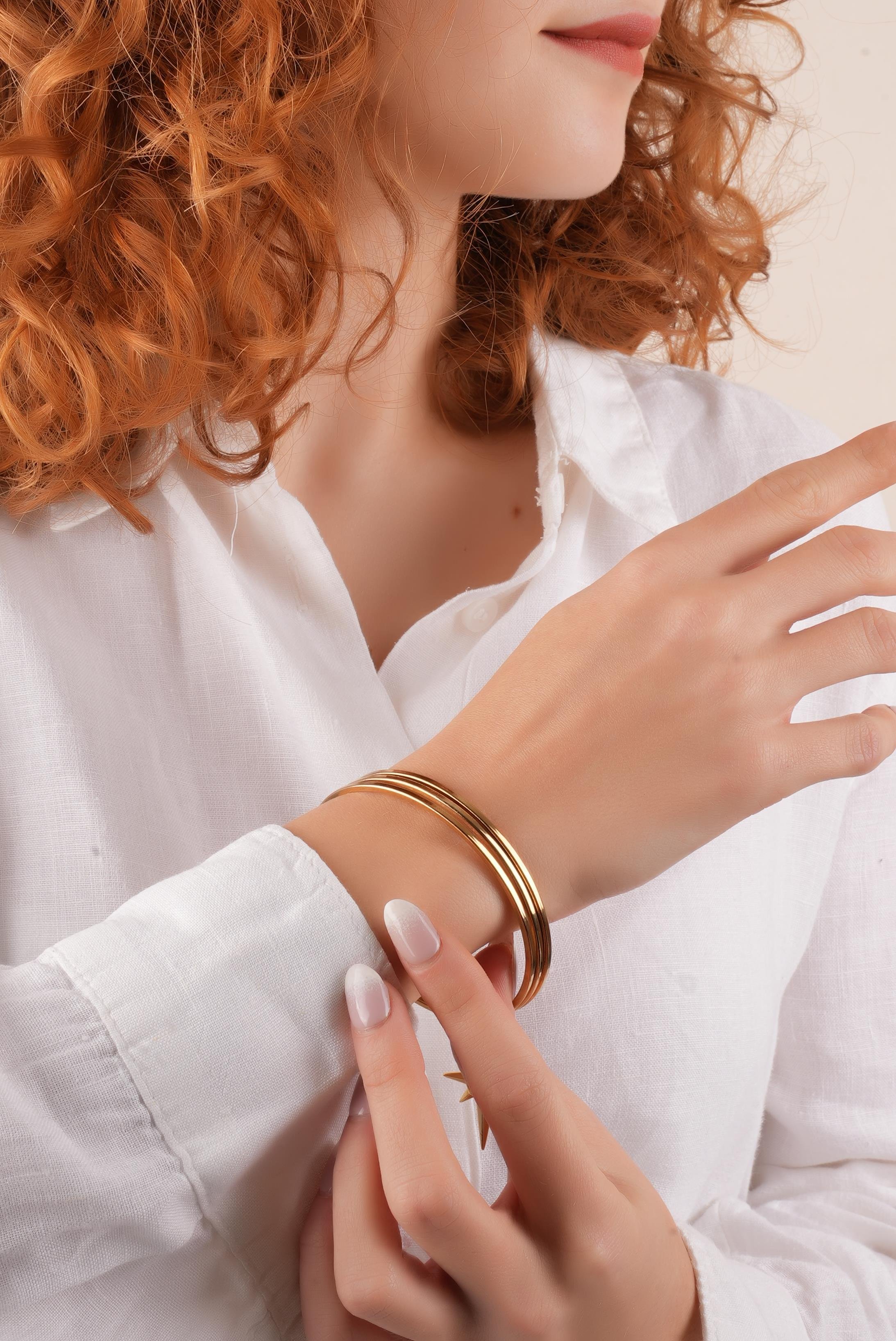 Çelik Charmlı Ajda Kelepçe Bileklik