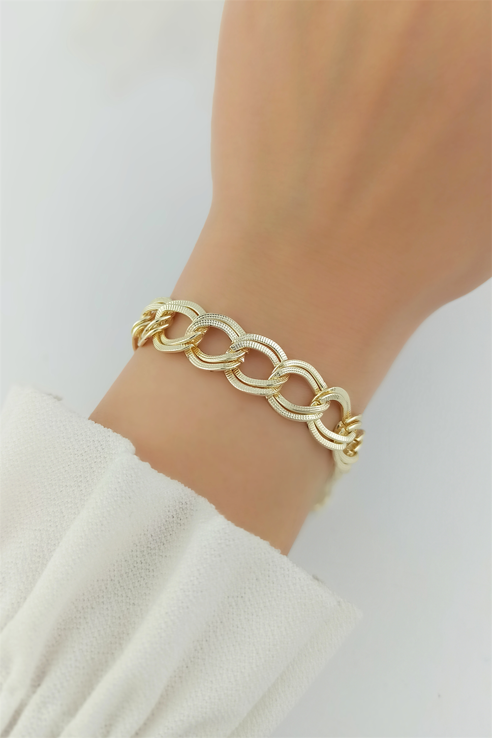 Kabartma Geçmeli Bileklik TrBilek70308