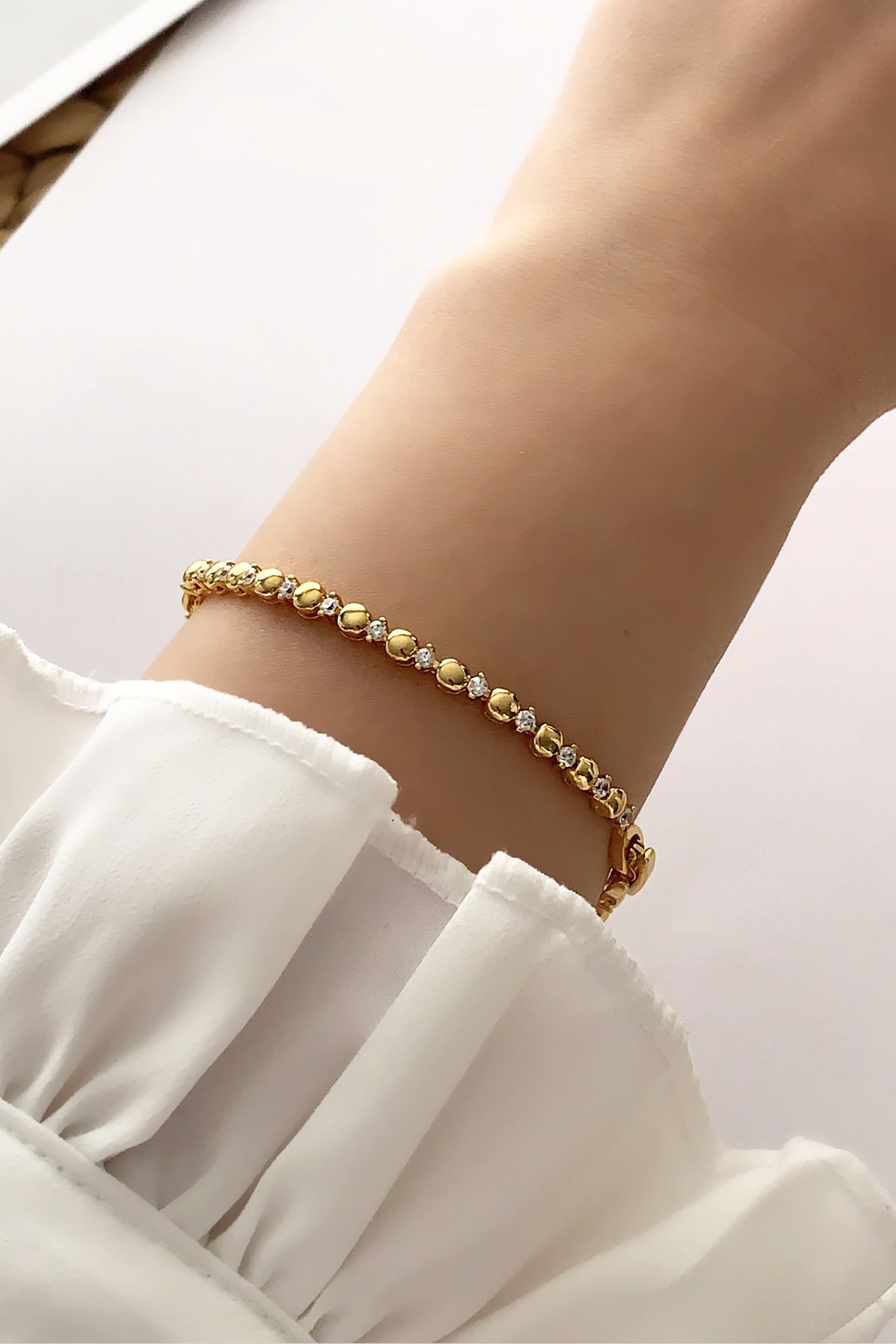 Özel Seri Gold İnce Taşlı Kelepçeli Bileklik TrBilek7564 B36003