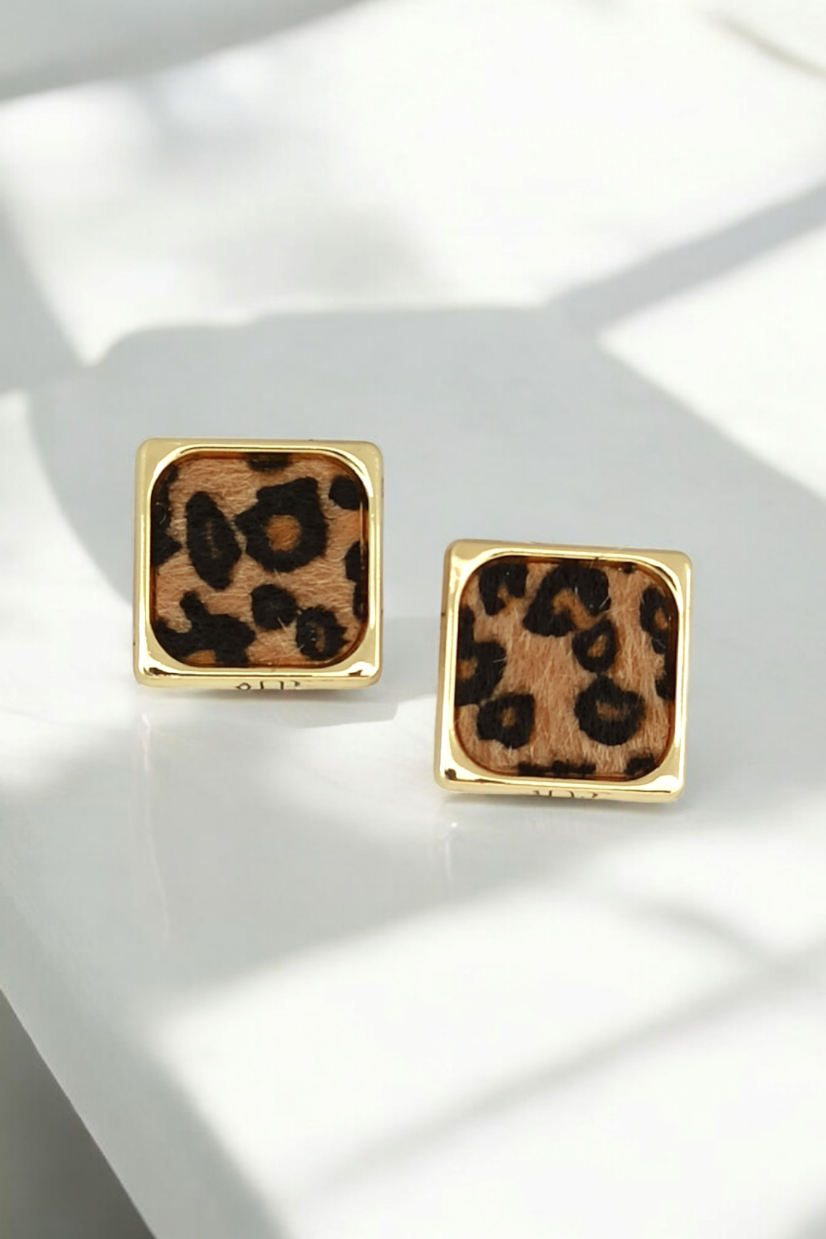 Premium Leopar Desenli Altın Çerçeveli Kare Küpe