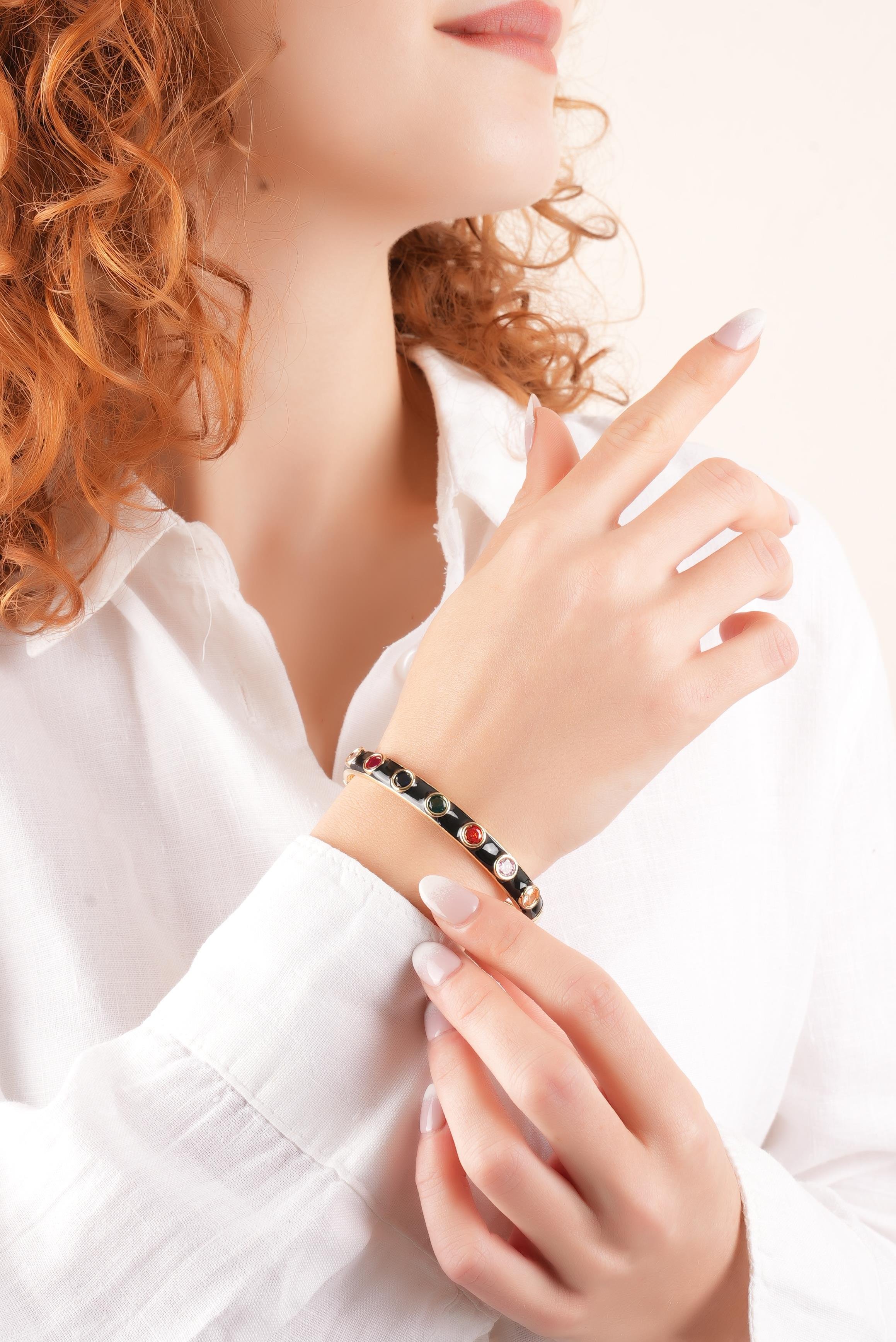 Premium Renkli Zirkon Taş Yuvarlak Kelepçe Bileklik 70777