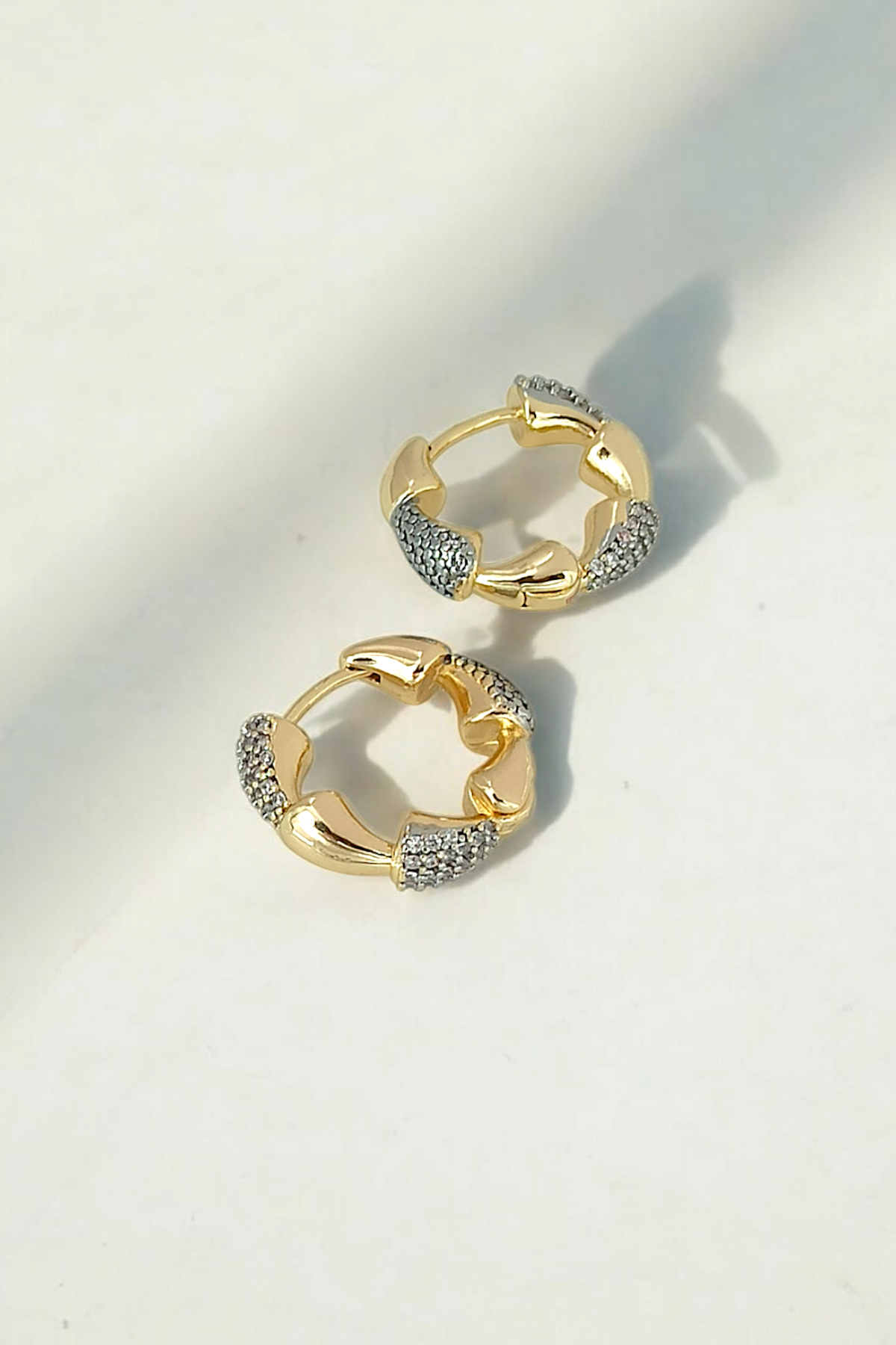 Premium Taşlı Geometrik Halka Küpe 35651