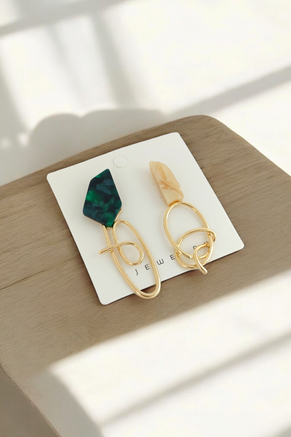 Premium Taşlı Geometrik Küpe