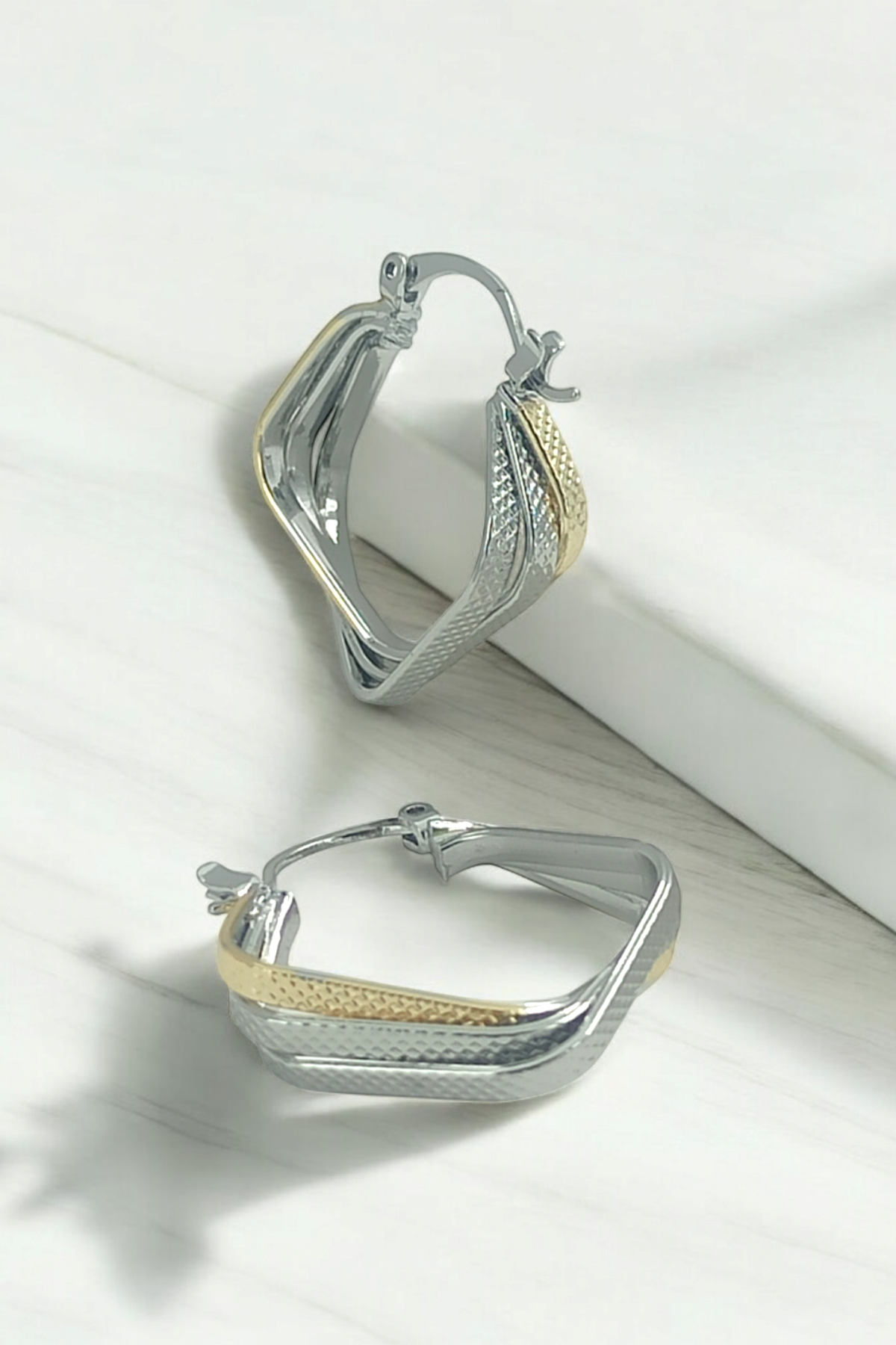 Premium Üç Sıra Lazer Kesim Kare Küpe 35647